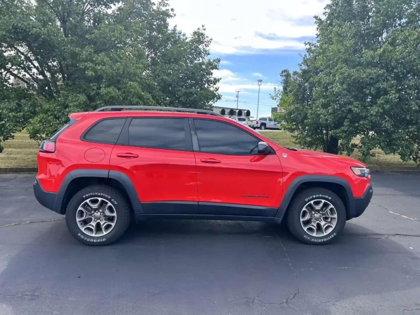 2021 /Black Leather Trimmed Jeep Cherokee Trailhawk (1C4PJMBX5MD) with an 3.2L V6 24V VVT engine, Automatic transmission, located at 970 Woodlawn Dr., Farmington, MO, 63640, (573) 431-7800, 37.825642, -90.468674 - **Adventure Awaits with This 2021 Jeep Cherokee Trailhawk** <br /> <br /> Are you ready to elevate your weekend adventures or family road trips? This rugged yet refined 2021 Jeep Cherokee Trailhawk is the perfect vehicle for those who crave exploration without sacrificing comfort. Designed for both - Photo#1