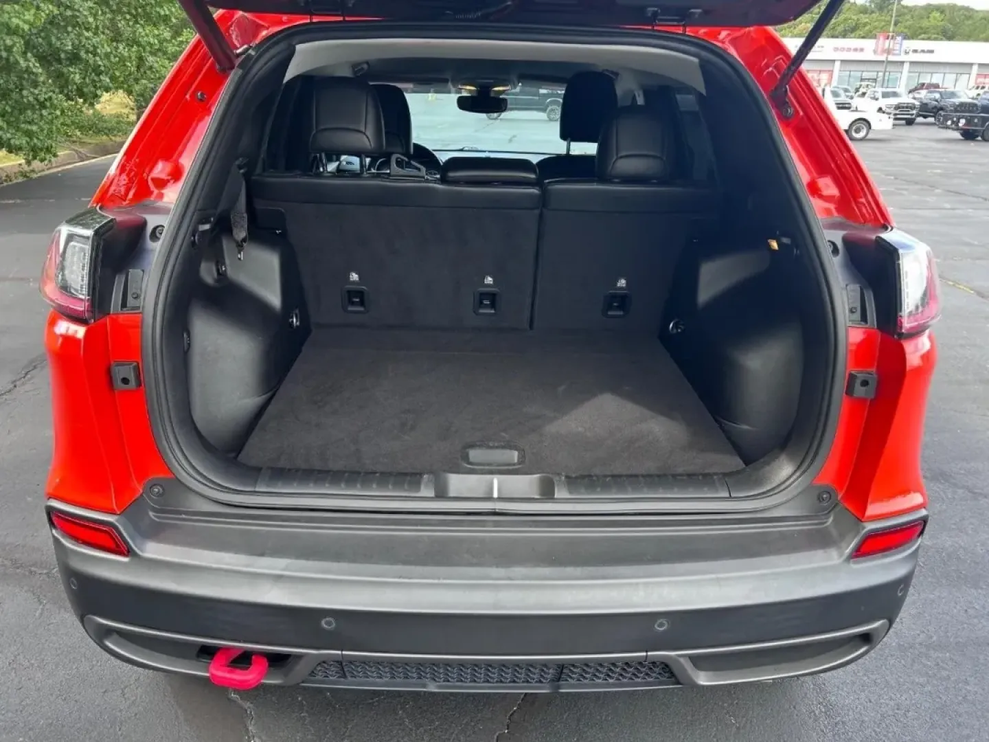 2021 /Black Leather Trimmed Jeep Cherokee Trailhawk (1C4PJMBX5MD) with an 3.2L V6 24V VVT engine, Automatic transmission, located at 970 Woodlawn Dr., Farmington, MO, 63640, (573) 431-7800, 37.825642, -90.468674 - **Adventure Awaits with This 2021 Jeep Cherokee Trailhawk** <br /> <br /> Are you ready to elevate your weekend adventures or family road trips? This rugged yet refined 2021 Jeep Cherokee Trailhawk is the perfect vehicle for those who crave exploration without sacrificing comfort. Designed for both - Photo#4