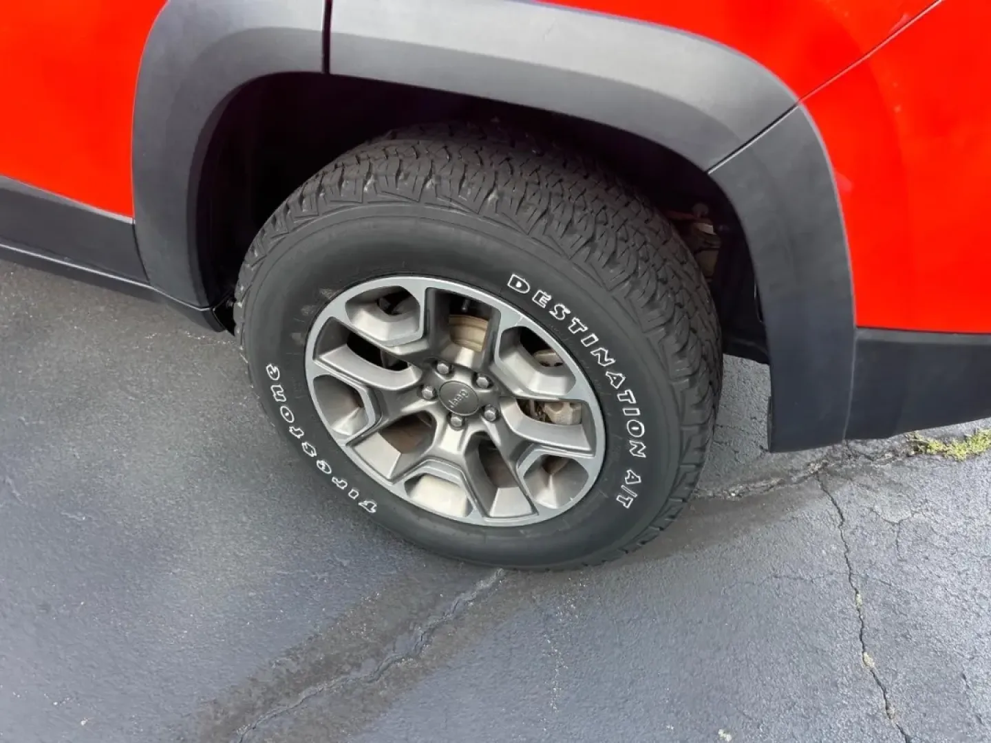 2021 /Black Leather Trimmed Jeep Cherokee Trailhawk (1C4PJMBX5MD) with an 3.2L V6 24V VVT engine, Automatic transmission, located at 970 Woodlawn Dr., Farmington, MO, 63640, (573) 431-7800, 37.825642, -90.468674 - **Adventure Awaits with This 2021 Jeep Cherokee Trailhawk** <br /> <br /> Are you ready to elevate your weekend adventures or family road trips? This rugged yet refined 2021 Jeep Cherokee Trailhawk is the perfect vehicle for those who crave exploration without sacrificing comfort. Designed for both - Photo#6