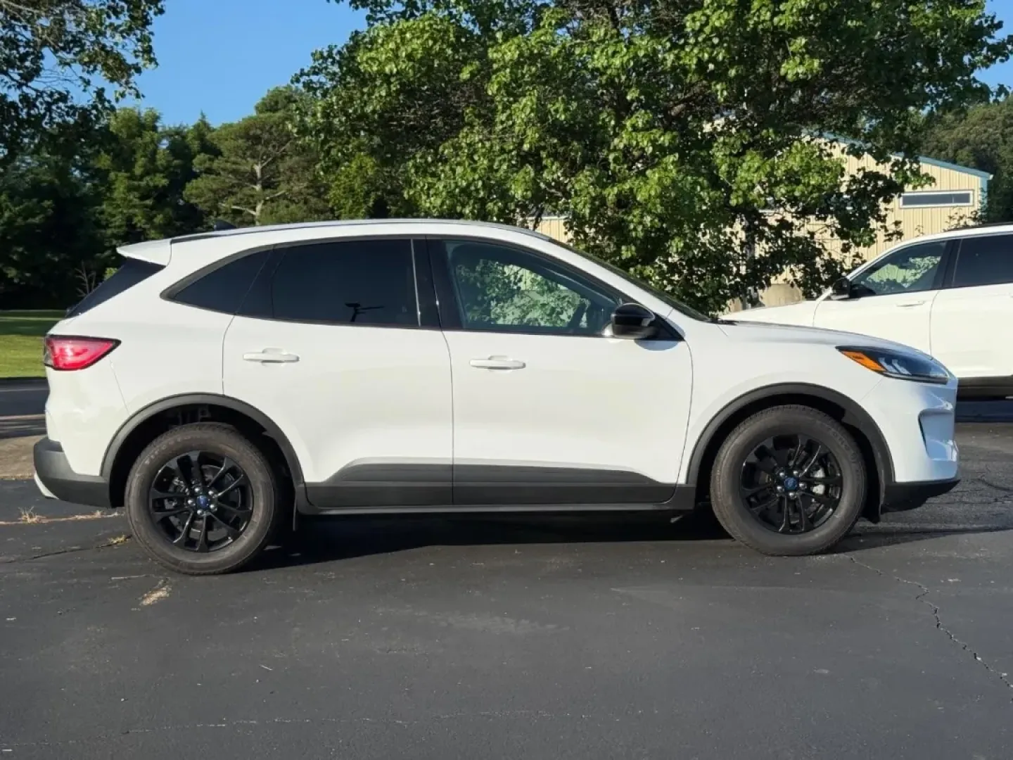 2020 /Dark Earth Gray Cloth Ford Escape SE Sport Hybrid (1FMCU0BZ7LU) with an 2.5L iVCT Atkinson Cycle I-4 Hybrid engine, Automatic transmission, located at 970 Woodlawn Dr., Farmington, MO, 63640, (573) 431-7800, 37.825642, -90.468674 - **Explore the Open Roads with the 2020 Ford Escape SE Sport Hybrid Your Perfect Companion for Commuting and Weekend Adventures!**<br /> <br /> Are you searching for a vehicle that combines style, efficiency, and versatility? Look no further than this stunning 2020 Ford Escape SE Sport Hybrid, now a - Photo#1