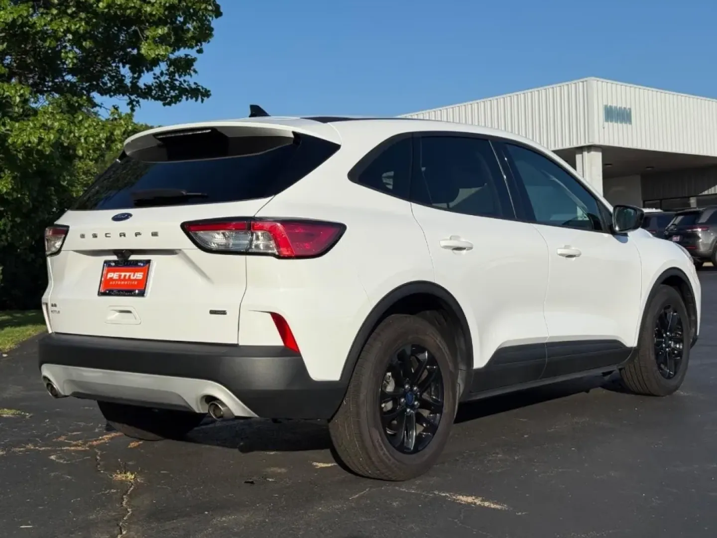 2020 /Dark Earth Gray Cloth Ford Escape SE Sport Hybrid (1FMCU0BZ7LU) with an 2.5L iVCT Atkinson Cycle I-4 Hybrid engine, Automatic transmission, located at 970 Woodlawn Dr., Farmington, MO, 63640, (573) 431-7800, 37.825642, -90.468674 - **Explore the Open Roads with the 2020 Ford Escape SE Sport Hybrid Your Perfect Companion for Commuting and Weekend Adventures!**<br /> <br /> Are you searching for a vehicle that combines style, efficiency, and versatility? Look no further than this stunning 2020 Ford Escape SE Sport Hybrid, now a - Photo#2