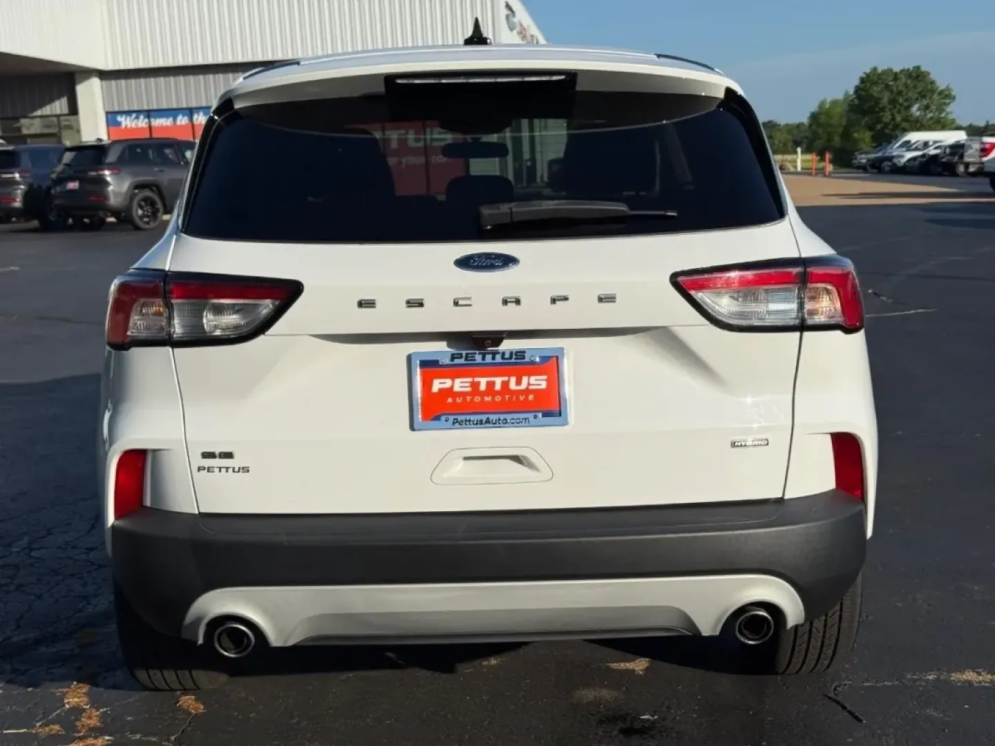 2020 /Dark Earth Gray Cloth Ford Escape SE Sport Hybrid (1FMCU0BZ7LU) with an 2.5L iVCT Atkinson Cycle I-4 Hybrid engine, Automatic transmission, located at 970 Woodlawn Dr., Farmington, MO, 63640, (573) 431-7800, 37.825642, -90.468674 - **Explore the Open Roads with the 2020 Ford Escape SE Sport Hybrid Your Perfect Companion for Commuting and Weekend Adventures!**<br /> <br /> Are you searching for a vehicle that combines style, efficiency, and versatility? Look no further than this stunning 2020 Ford Escape SE Sport Hybrid, now a - Photo#3