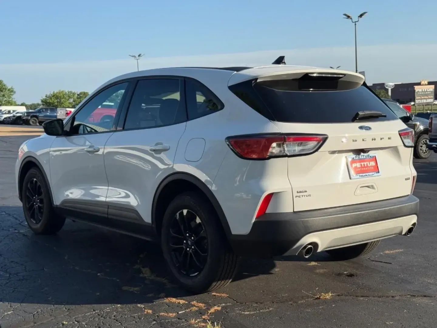2020 /Dark Earth Gray Cloth Ford Escape SE Sport Hybrid (1FMCU0BZ7LU) with an 2.5L iVCT Atkinson Cycle I-4 Hybrid engine, Automatic transmission, located at 970 Woodlawn Dr., Farmington, MO, 63640, (573) 431-7800, 37.825642, -90.468674 - **Explore the Open Roads with the 2020 Ford Escape SE Sport Hybrid Your Perfect Companion for Commuting and Weekend Adventures!**<br /> <br /> Are you searching for a vehicle that combines style, efficiency, and versatility? Look no further than this stunning 2020 Ford Escape SE Sport Hybrid, now a - Photo#4