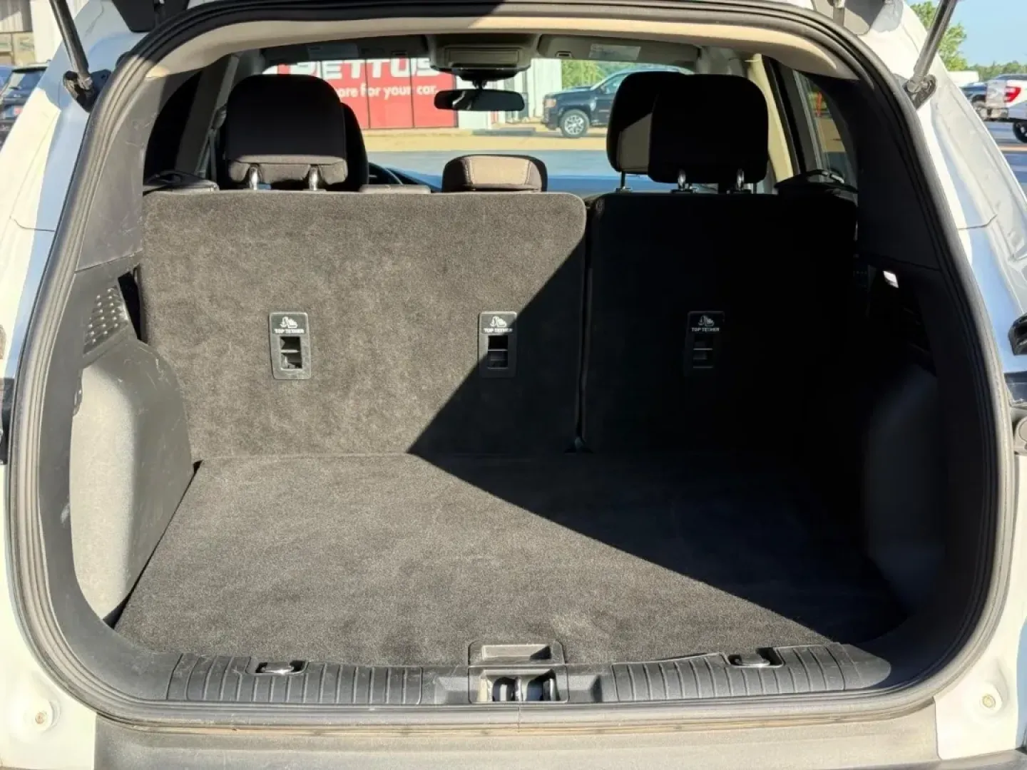 2020 /Dark Earth Gray Cloth Ford Escape SE Sport Hybrid (1FMCU0BZ7LU) with an 2.5L iVCT Atkinson Cycle I-4 Hybrid engine, Automatic transmission, located at 970 Woodlawn Dr., Farmington, MO, 63640, (573) 431-7800, 37.825642, -90.468674 - **Explore the Open Roads with the 2020 Ford Escape SE Sport Hybrid Your Perfect Companion for Commuting and Weekend Adventures!**<br /> <br /> Are you searching for a vehicle that combines style, efficiency, and versatility? Look no further than this stunning 2020 Ford Escape SE Sport Hybrid, now a - Photo#5