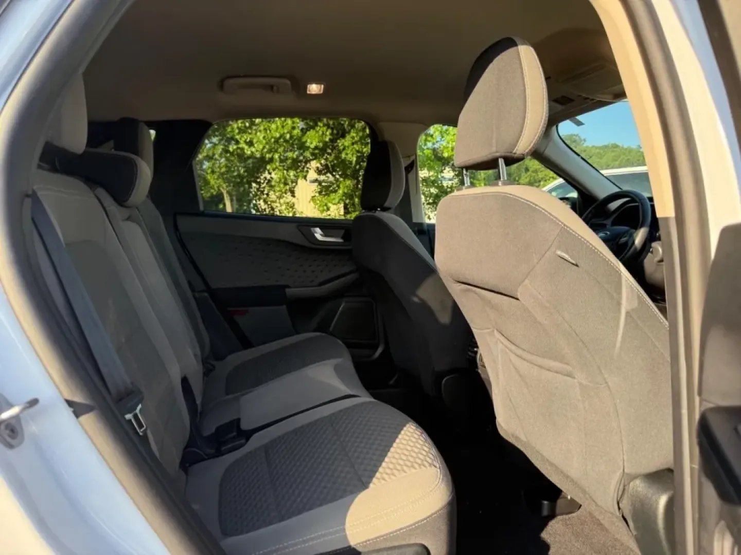 2020 /Dark Earth Gray Cloth Ford Escape SE Sport Hybrid (1FMCU0BZ7LU) with an 2.5L iVCT Atkinson Cycle I-4 Hybrid engine, Automatic transmission, located at 970 Woodlawn Dr., Farmington, MO, 63640, (573) 431-7800, 37.825642, -90.468674 - **Explore the Open Roads with the 2020 Ford Escape SE Sport Hybrid Your Perfect Companion for Commuting and Weekend Adventures!**<br /> <br /> Are you searching for a vehicle that combines style, efficiency, and versatility? Look no further than this stunning 2020 Ford Escape SE Sport Hybrid, now a - Photo#6