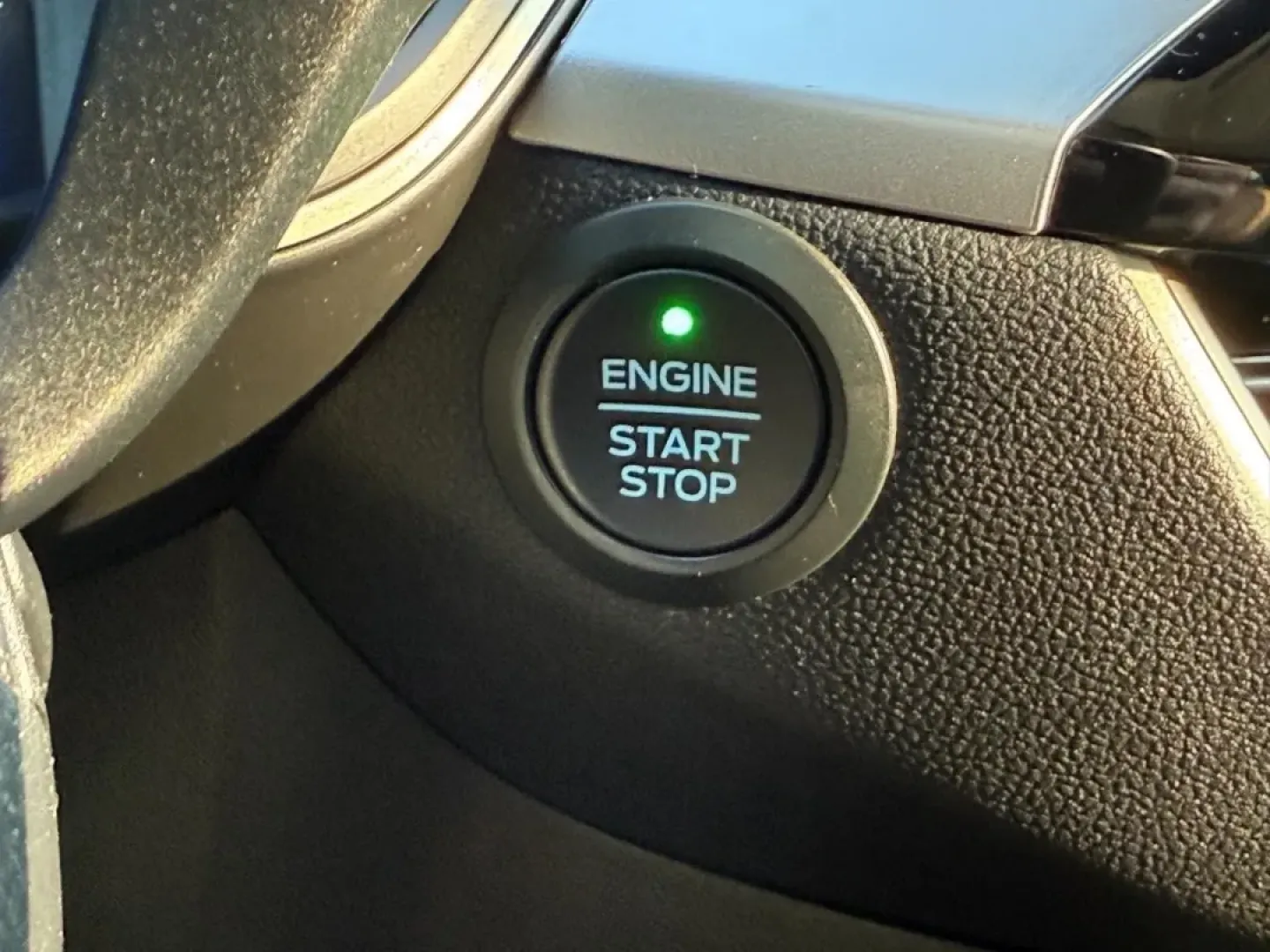 2020 /Dark Earth Gray Cloth Ford Escape SE Sport Hybrid (1FMCU0BZ7LU) with an 2.5L iVCT Atkinson Cycle I-4 Hybrid engine, Automatic transmission, located at 970 Woodlawn Dr., Farmington, MO, 63640, (573) 431-7800, 37.825642, -90.468674 - **Explore the Open Roads with the 2020 Ford Escape SE Sport Hybrid Your Perfect Companion for Commuting and Weekend Adventures!**<br /> <br /> Are you searching for a vehicle that combines style, efficiency, and versatility? Look no further than this stunning 2020 Ford Escape SE Sport Hybrid, now a - Photo#14