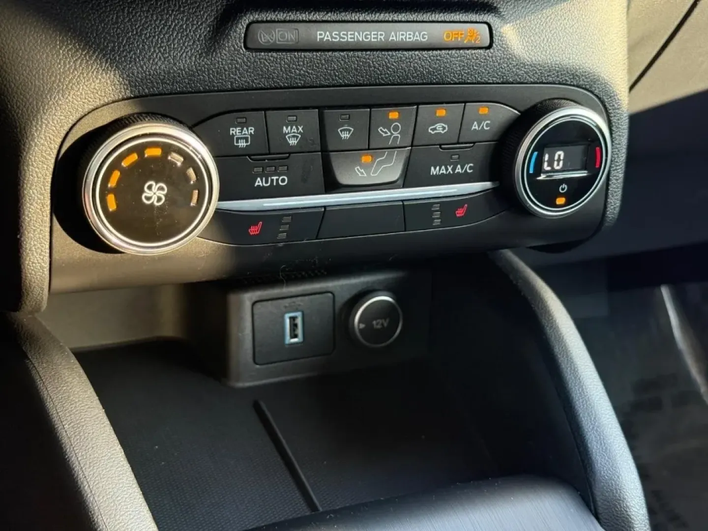 2020 /Dark Earth Gray Cloth Ford Escape SE Sport Hybrid (1FMCU0BZ7LU) with an 2.5L iVCT Atkinson Cycle I-4 Hybrid engine, Automatic transmission, located at 970 Woodlawn Dr., Farmington, MO, 63640, (573) 431-7800, 37.825642, -90.468674 - **Explore the Open Roads with the 2020 Ford Escape SE Sport Hybrid Your Perfect Companion for Commuting and Weekend Adventures!**<br /> <br /> Are you searching for a vehicle that combines style, efficiency, and versatility? Look no further than this stunning 2020 Ford Escape SE Sport Hybrid, now a - Photo#17