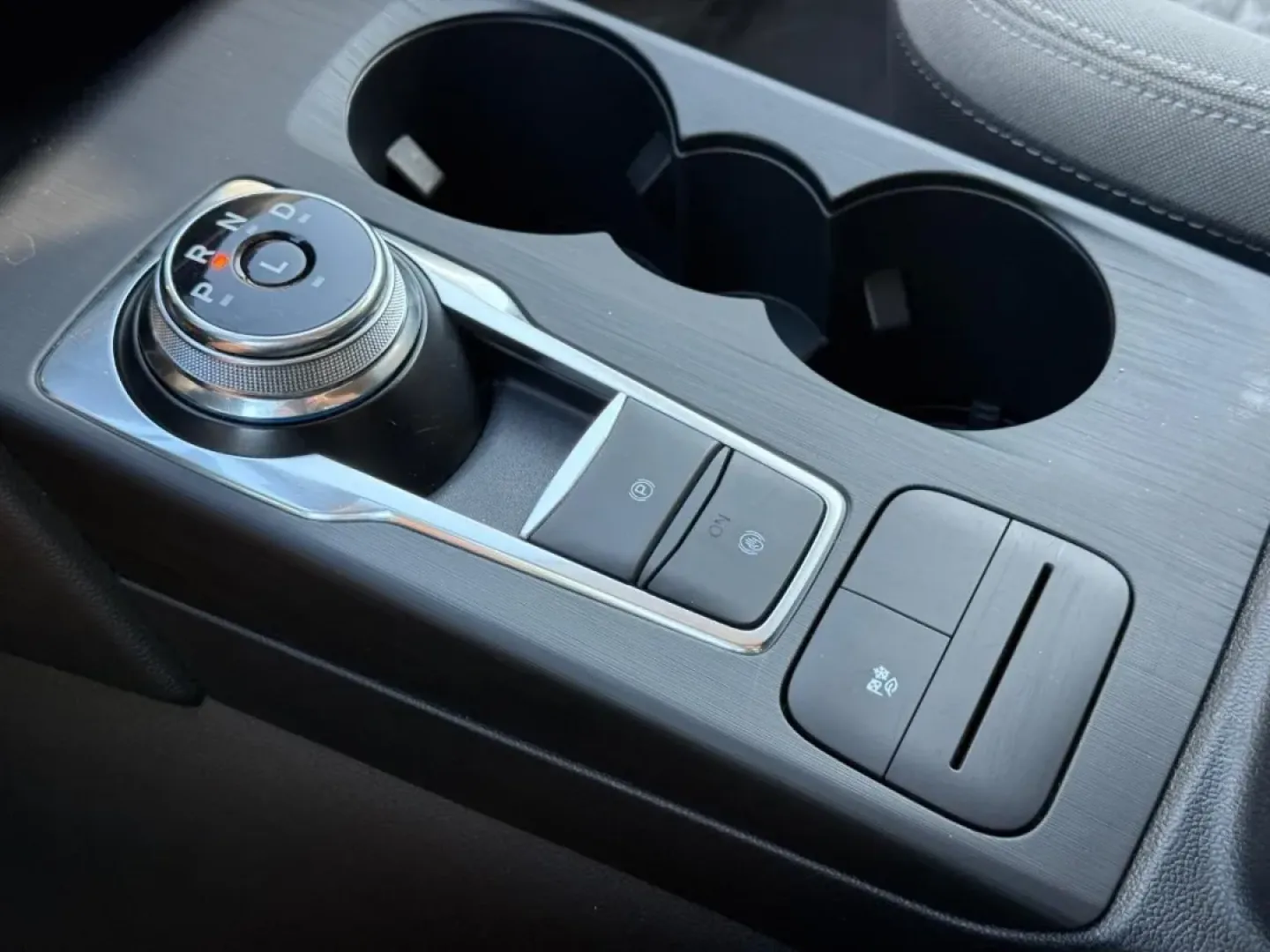 2020 /Dark Earth Gray Cloth Ford Escape SE Sport Hybrid (1FMCU0BZ7LU) with an 2.5L iVCT Atkinson Cycle I-4 Hybrid engine, Automatic transmission, located at 970 Woodlawn Dr., Farmington, MO, 63640, (573) 431-7800, 37.825642, -90.468674 - **Explore the Open Roads with the 2020 Ford Escape SE Sport Hybrid Your Perfect Companion for Commuting and Weekend Adventures!**<br /> <br /> Are you searching for a vehicle that combines style, efficiency, and versatility? Look no further than this stunning 2020 Ford Escape SE Sport Hybrid, now a - Photo#18