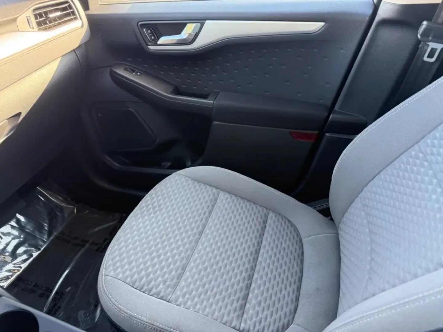 2020 /Dark Earth Gray Cloth Ford Escape SE Sport Hybrid (1FMCU0BZ7LU) with an 2.5L iVCT Atkinson Cycle I-4 Hybrid engine, Automatic transmission, located at 970 Woodlawn Dr., Farmington, MO, 63640, (573) 431-7800, 37.825642, -90.468674 - **Explore the Open Roads with the 2020 Ford Escape SE Sport Hybrid Your Perfect Companion for Commuting and Weekend Adventures!**<br /> <br /> Are you searching for a vehicle that combines style, efficiency, and versatility? Look no further than this stunning 2020 Ford Escape SE Sport Hybrid, now a - Photo#19
