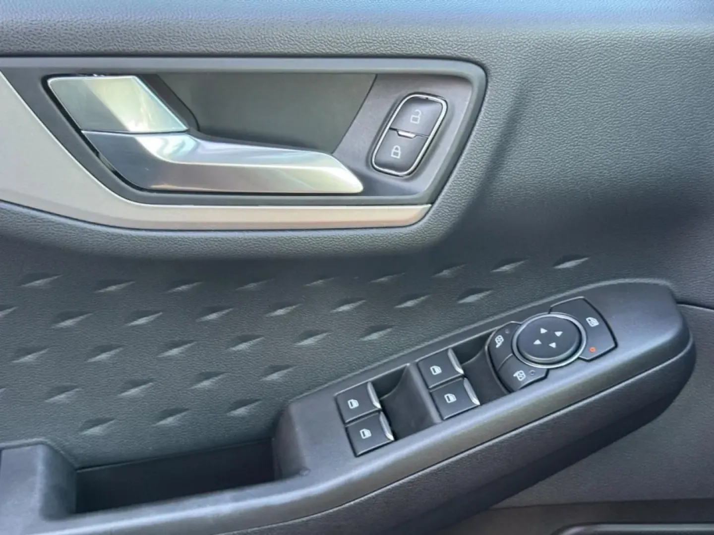 2020 /Dark Earth Gray Cloth Ford Escape SE Sport Hybrid (1FMCU0BZ7LU) with an 2.5L iVCT Atkinson Cycle I-4 Hybrid engine, Automatic transmission, located at 970 Woodlawn Dr., Farmington, MO, 63640, (573) 431-7800, 37.825642, -90.468674 - **Explore the Open Roads with the 2020 Ford Escape SE Sport Hybrid Your Perfect Companion for Commuting and Weekend Adventures!**<br /> <br /> Are you searching for a vehicle that combines style, efficiency, and versatility? Look no further than this stunning 2020 Ford Escape SE Sport Hybrid, now a - Photo#22