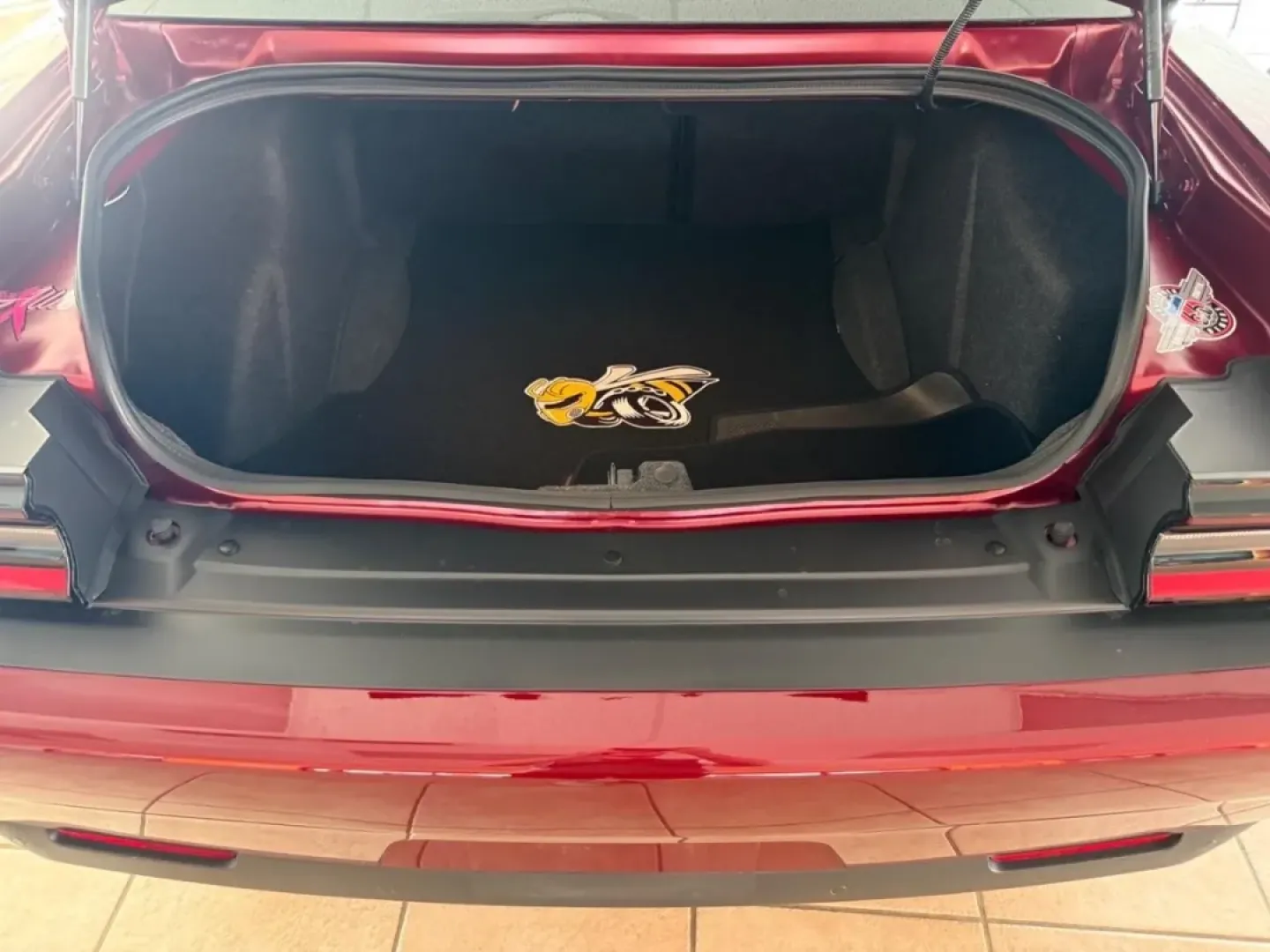 2019 /Black Cloth Dodge Challenger R/T Scat Pack (2C3CDZFJ1KH) with an 6.4L engine, Automatic transmission, located at 970 Woodlawn Dr., Farmington, MO, 63640, (573) 431-7800, 37.825642, -90.468674 - **Unleash the Thrill of the Open Road with this 2019 Dodge Challenger R/T Scat Pack!**<br /> <br /> Are you ready to elevate your driving experience? Whether you're a weekend warrior seeking adrenaline-pumping adventures or a daily commuter tired of the mundane, this stunning 2019 Dodge Challenger R - Photo#5
