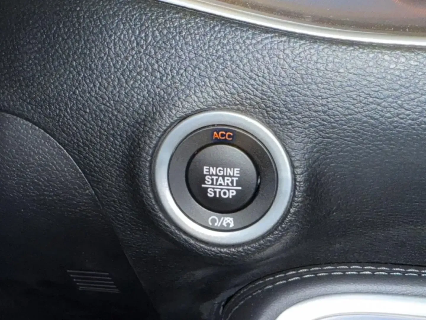 2019 /Black Cloth Dodge Challenger R/T Scat Pack (2C3CDZFJ1KH) with an 6.4L engine, Automatic transmission, located at 970 Woodlawn Dr., Farmington, MO, 63640, (573) 431-7800, 37.825642, -90.468674 - **Unleash the Thrill of the Open Road with this 2019 Dodge Challenger R/T Scat Pack!**<br /> <br /> Are you ready to elevate your driving experience? Whether you're a weekend warrior seeking adrenaline-pumping adventures or a daily commuter tired of the mundane, this stunning 2019 Dodge Challenger R - Photo#19