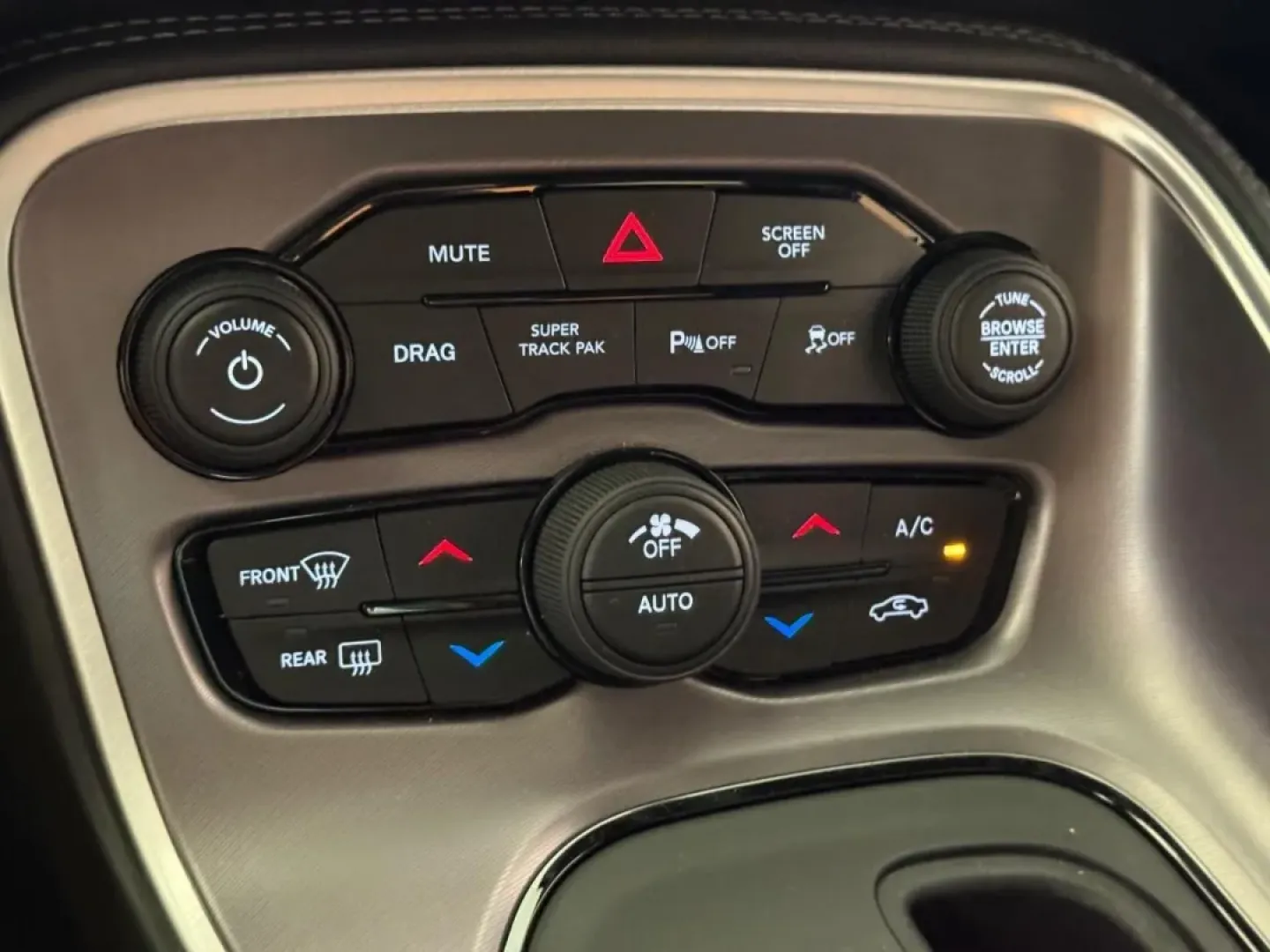 2019 /Black Cloth Dodge Challenger R/T Scat Pack (2C3CDZFJ1KH) with an 6.4L engine, Automatic transmission, located at 970 Woodlawn Dr., Farmington, MO, 63640, (573) 431-7800, 37.825642, -90.468674 - **Unleash the Thrill of the Open Road with this 2019 Dodge Challenger R/T Scat Pack!**<br /> <br /> Are you ready to elevate your driving experience? Whether you're a weekend warrior seeking adrenaline-pumping adventures or a daily commuter tired of the mundane, this stunning 2019 Dodge Challenger R - Photo#23