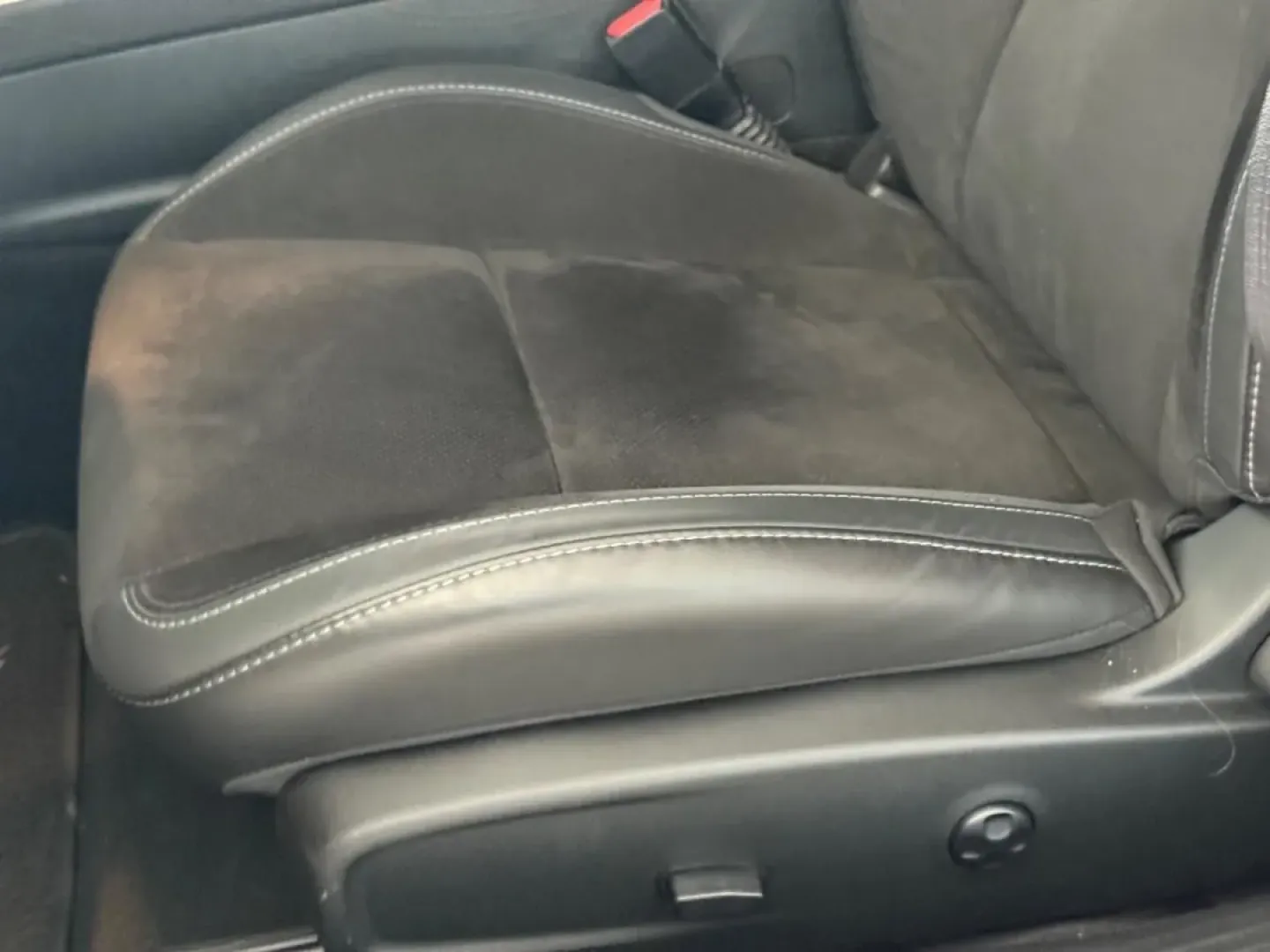 2019 /Black Cloth Dodge Challenger R/T Scat Pack (2C3CDZFJ1KH) with an 6.4L engine, Automatic transmission, located at 970 Woodlawn Dr., Farmington, MO, 63640, (573) 431-7800, 37.825642, -90.468674 - **Unleash the Thrill of the Open Road with this 2019 Dodge Challenger R/T Scat Pack!**<br /> <br /> Are you ready to elevate your driving experience? Whether you're a weekend warrior seeking adrenaline-pumping adventures or a daily commuter tired of the mundane, this stunning 2019 Dodge Challenger R - Photo#30