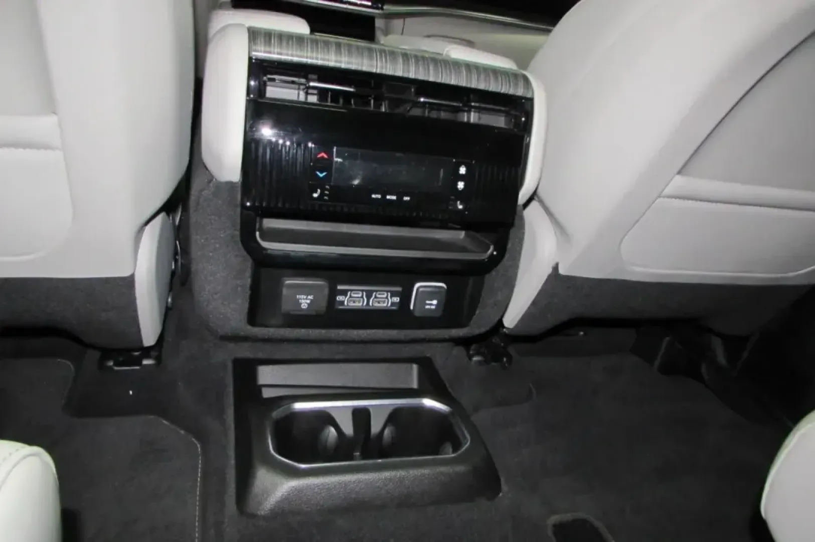 2023 /Sea Salt/Black Leather Jeep Wagoneer Series III (1C4SJVDP9PS) with an Other engine, Automatic transmission, located at 12830 Highway 21, De Soto, MO, 63020, (636) 337-7777, 38.153099, -90.573624 - **Explore the Unmatched Versatility of the 2023 Jeep Wagoneer Series III Perfect for Every Adventure!**<br /> <br /> Are you a growing family seeking the ideal vehicle for road trips, school drop-offs, and weekend escapades? Look no further than the stunning 2023 Jeep Wagoneer Series III, available - Photo#28
