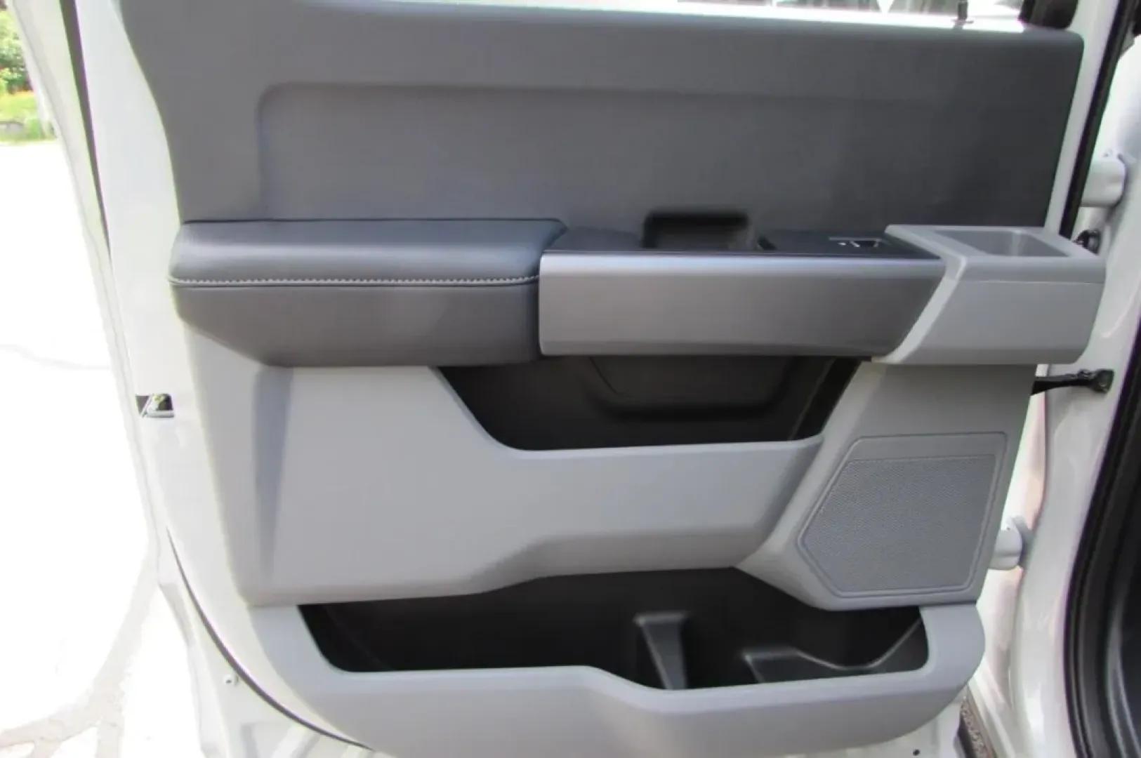 2025 /Medium Dark Slate Cloth Ford F-250SD XL (1FT8W2BN6SE) with an 7.3L engine, located at 12836 Highway 21, De Soto, MO, 63020, (636) 337-7777, 38.151867, -90.575615 - **Explore Adventure with the 2025 Ford F-250SD XL at Pettus Ford De Soto!**<br /> <br /> Are you ready to elevate your outdoor adventures or tackle demanding daily tasks? The 2025 Ford F-250SD XL is the perfect companion for both work and play, combining rugged capability with modern comfort and tec - Photo#12