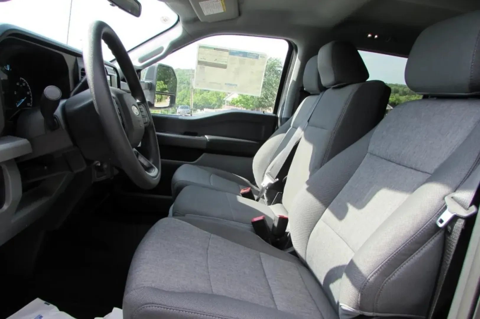 2025 /Medium Dark Slate Cloth Ford F-250SD XL (1FT8W2BN6SE) with an 7.3L engine, located at 12836 Highway 21, De Soto, MO, 63020, (636) 337-7777, 38.151867, -90.575615 - **Explore Adventure with the 2025 Ford F-250SD XL at Pettus Ford De Soto!**<br /> <br /> Are you ready to elevate your outdoor adventures or tackle demanding daily tasks? The 2025 Ford F-250SD XL is the perfect companion for both work and play, combining rugged capability with modern comfort and tec - Photo#15