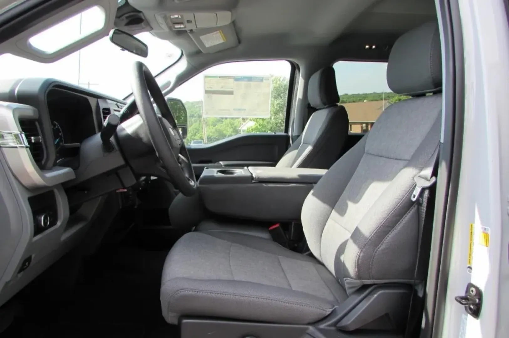 2025 /Medium Dark Slate Cloth Ford F-250SD XL (1FT8W2BN6SE) with an 7.3L engine, located at 12836 Highway 21, De Soto, MO, 63020, (636) 337-7777, 38.151867, -90.575615 - **Explore Adventure with the 2025 Ford F-250SD XL at Pettus Ford De Soto!**<br /> <br /> Are you ready to elevate your outdoor adventures or tackle demanding daily tasks? The 2025 Ford F-250SD XL is the perfect companion for both work and play, combining rugged capability with modern comfort and tec - Photo#25
