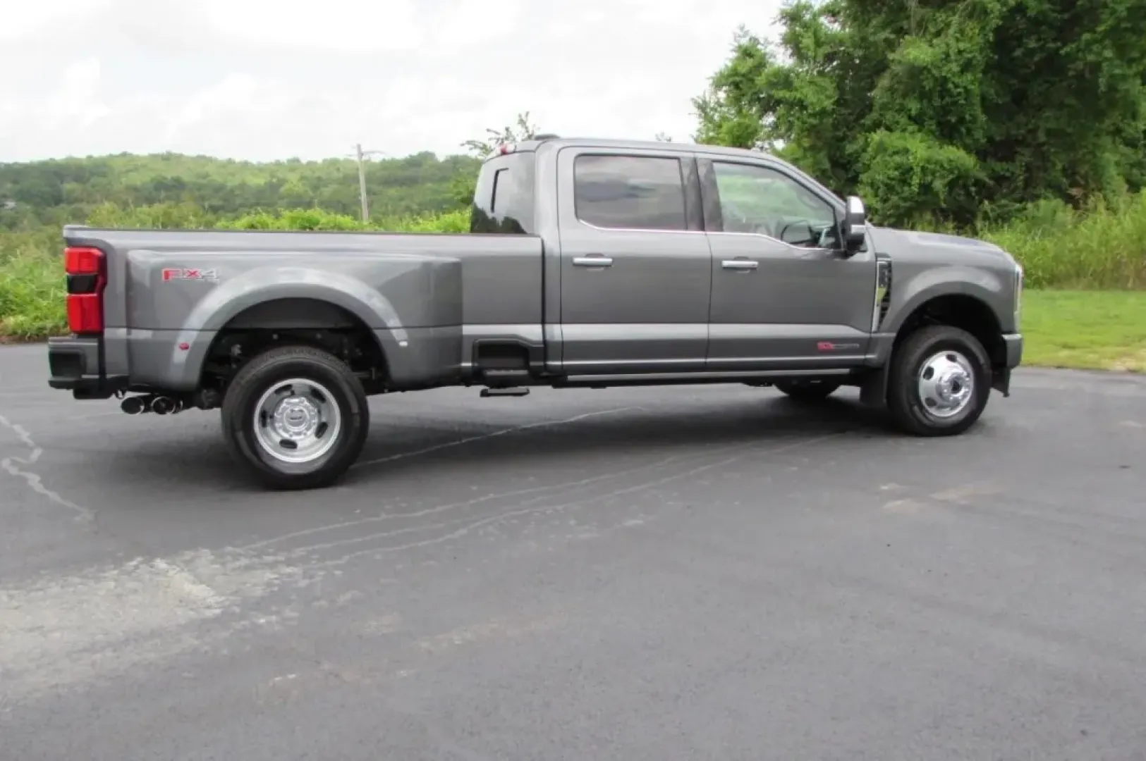 2025 /Java Leather Ford F-350SD Platinum DRW (1FT8W3DMXSE) with an 6.7L Turbocharged engine, located at 12836 Highway 21, De Soto, MO, 63020, (636) 337-7777, 38.151867, -90.575615 - **Take on Your Next Adventure with the 2025 Ford F-350SD XL DRW Perfect for Work and Play!**<br /> <br /> Are you in search of a powerful truck that can handle both your workday and weekend adventures? Look no further! The 2025 Ford F-350SD XL DRW, available now at Pettus Ford De Soto, is the perfe - Photo#8