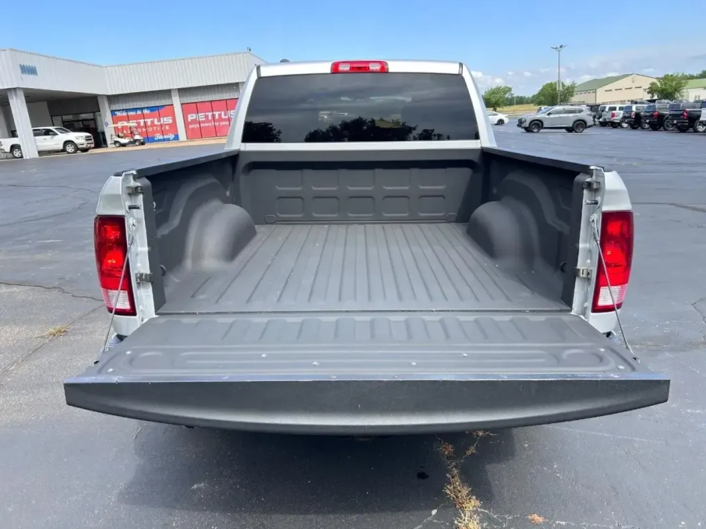 2019 /Diesel Gray/Black Cloth Ram 1500 Classic Tradesman (1C6RR7KT0KS) with an 5.7L engine, located at 970 Woodlawn Dr., Farmington, MO, 63640, (573) 431-7800, 37.825642, -90.468674 - **Discover Adventure and Utility with the 2019 Ram 1500 Classic Tradesman at Pettus CDJR Farmington!** <br /> <br /> Are you ready to elevate your daily routine or weekend adventures? Look no further than the 2019 Ram 1500 Classic Tradesman, a reliable truck designed not just for work, but for life. - Photo#4