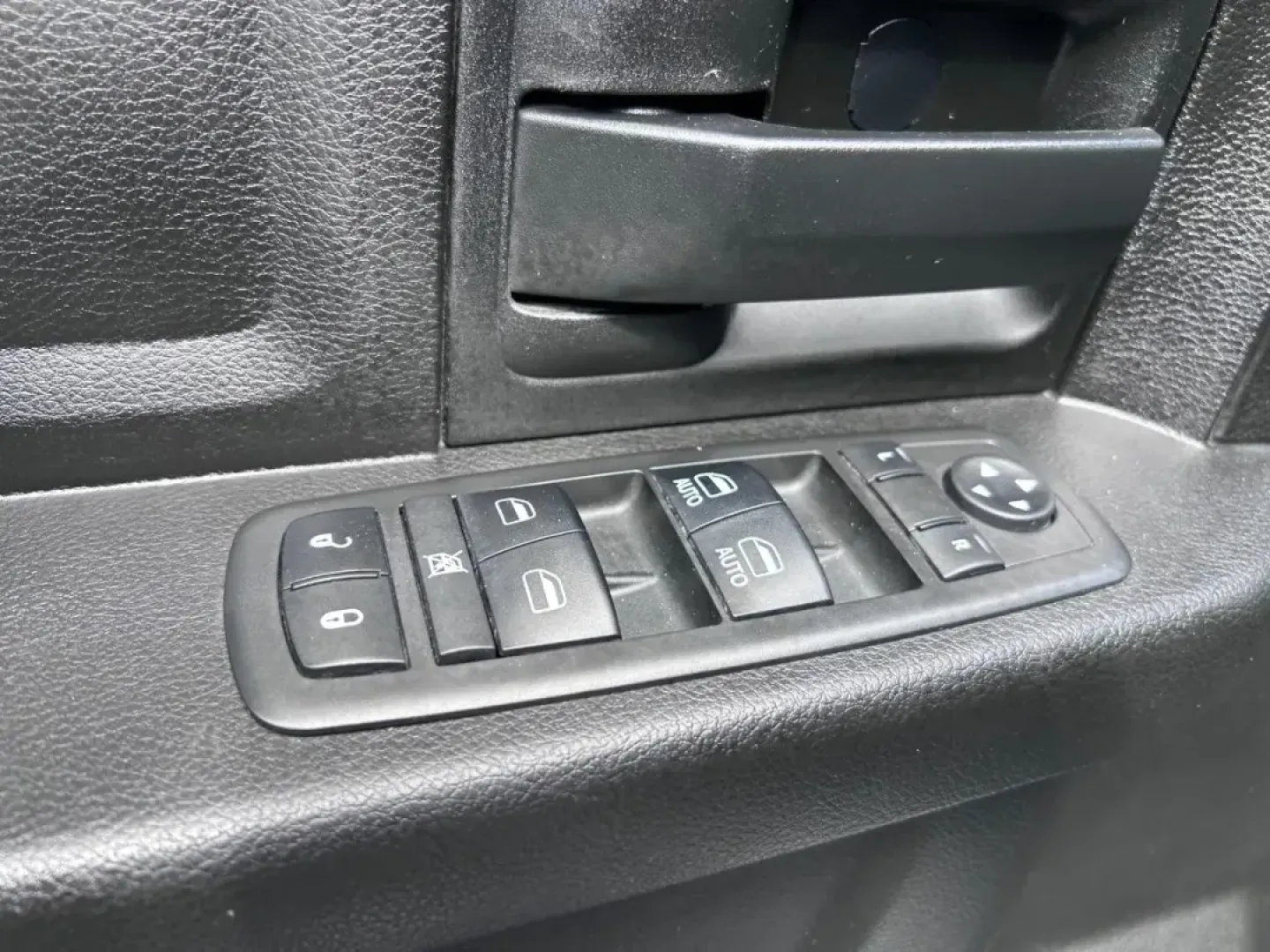 2019 /Diesel Gray/Black Cloth Ram 1500 Classic Tradesman (1C6RR7KT0KS) with an 5.7L engine, located at 970 Woodlawn Dr., Farmington, MO, 63640, (573) 431-7800, 37.825642, -90.468674 - **Discover Adventure and Utility with the 2019 Ram 1500 Classic Tradesman at Pettus CDJR Farmington!** <br /> <br /> Are you ready to elevate your daily routine or weekend adventures? Look no further than the 2019 Ram 1500 Classic Tradesman, a reliable truck designed not just for work, but for life. - Photo#15