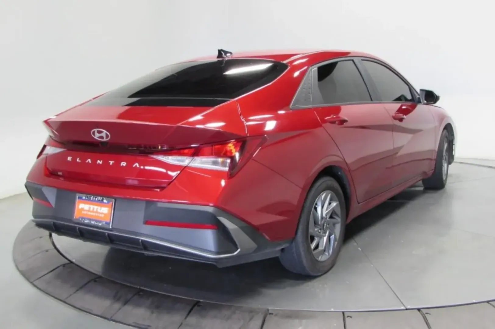 2024 /Gray Hyundai Elantra SEL (KMHLM4DG2RU) with an Other engine, Automatic transmission, located at 12830 Highway 21, De Soto, MO, 63020, (636) 337-7777, 38.153099, -90.573624 - If you're in the market for a reliable and stylish sedan that fits seamlessly into your lifestyle, look no further than the 2024 Hyundai Elantra SEL at Pettus CDJR DeSoto. Whether you're commuting to work in De Soto, running errands in surrounding neighborhoods, or embarking on weekend adventures, t - Photo#7