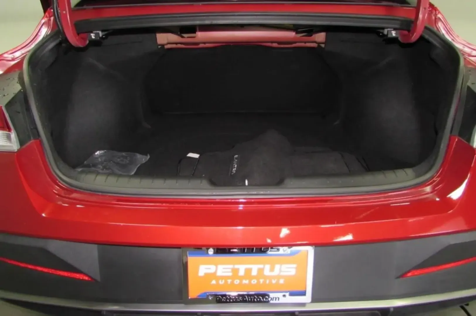 2024 /Gray Hyundai Elantra SEL (KMHLM4DG2RU) with an Other engine, Automatic transmission, located at 12830 Highway 21, De Soto, MO, 63020, (636) 337-7777, 38.153099, -90.573624 - If you're in the market for a reliable and stylish sedan that fits seamlessly into your lifestyle, look no further than the 2024 Hyundai Elantra SEL at Pettus CDJR DeSoto. Whether you're commuting to work in De Soto, running errands in surrounding neighborhoods, or embarking on weekend adventures, t - Photo#24