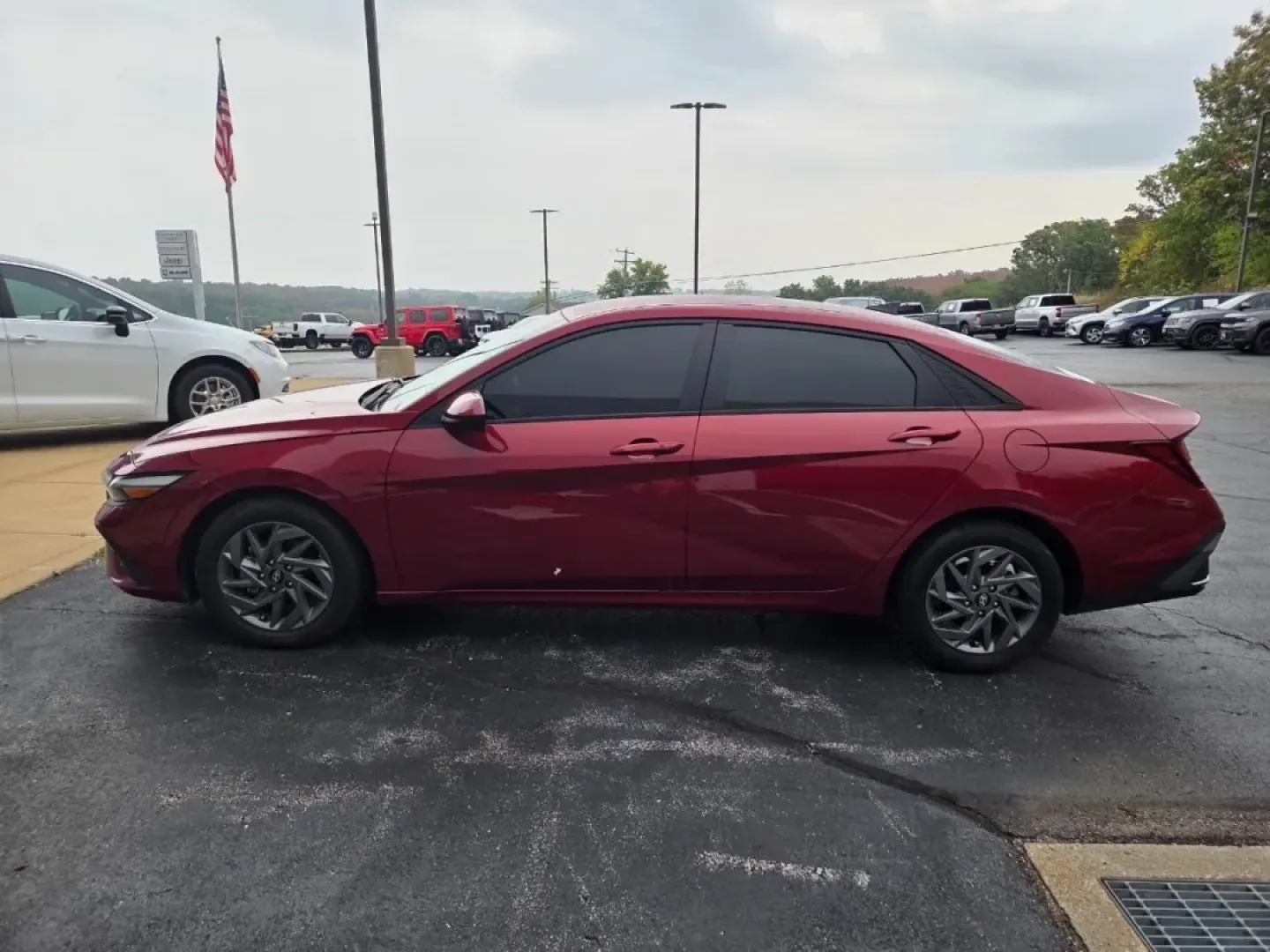 2024 /Gray Hyundai Elantra SEL (KMHLM4DG2RU) with an Other engine, Automatic transmission, located at 12830 Highway 21, De Soto, MO, 63020, (636) 337-7777, 38.153099, -90.573624 - If you're in the market for a reliable and stylish sedan that fits seamlessly into your lifestyle, look no further than the 2024 Hyundai Elantra SEL at Pettus CDJR DeSoto. Whether you're commuting to work in De Soto, running errands in surrounding neighborhoods, or embarking on weekend adventures, t - Photo#2