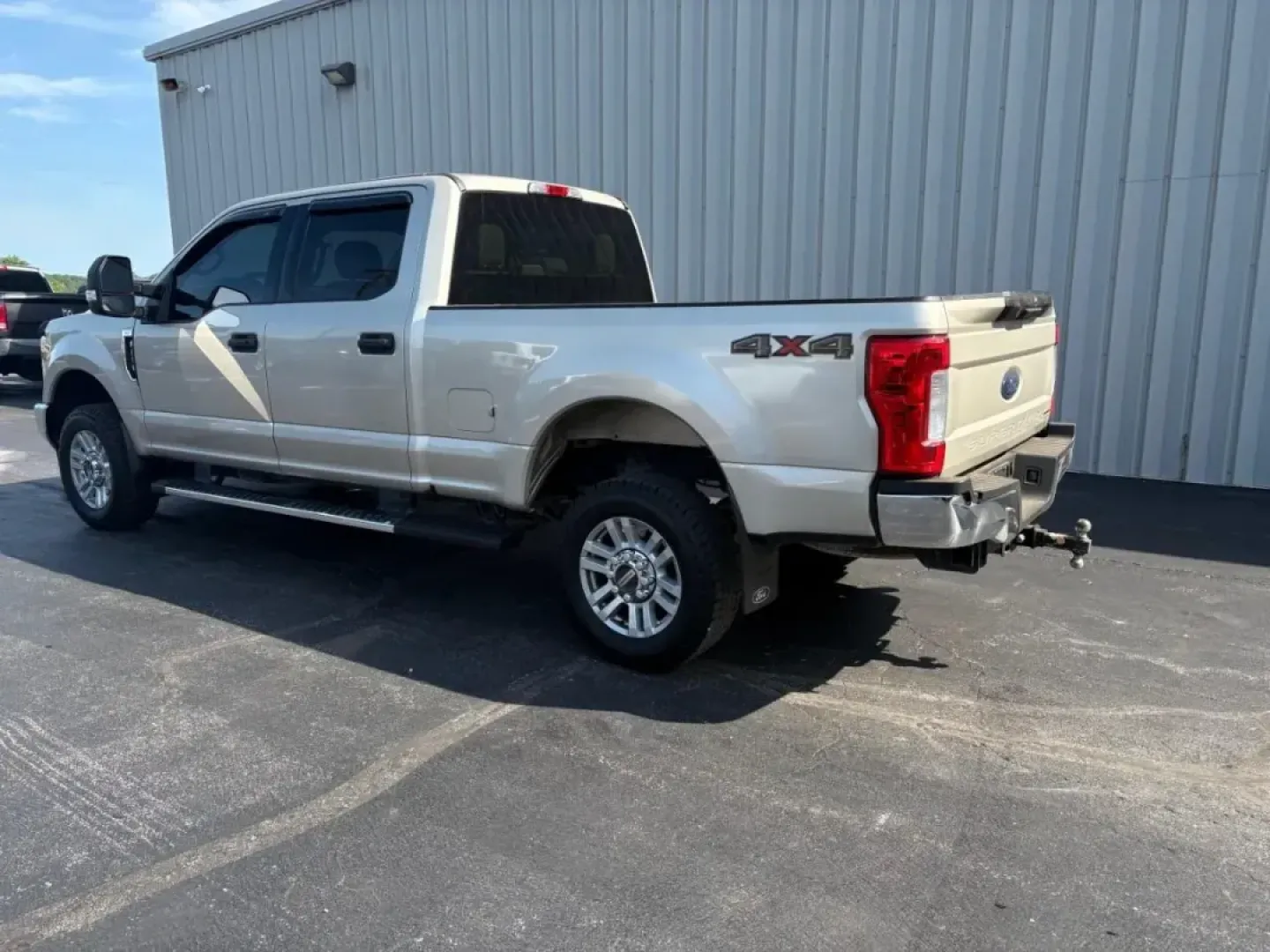 2017 /Camel Cloth Ford F-250SD XLT (1FT7W2B61HE) with an Other engine, located at 12836 Highway 21, De Soto, MO, 63020, (636) 337-7777, 38.151867, -90.575615 - **Adventure Awaits with the 2017 Ford F-250SD XLT Your Ultimate Workhorse!**<br /> <br /> Are you ready to take on the great outdoors or tackle your daily tasks with confidence? The 2017 Ford F-250SD XLT is the truck designed for both work and play, making it the ideal companion for those who live - Photo#2
