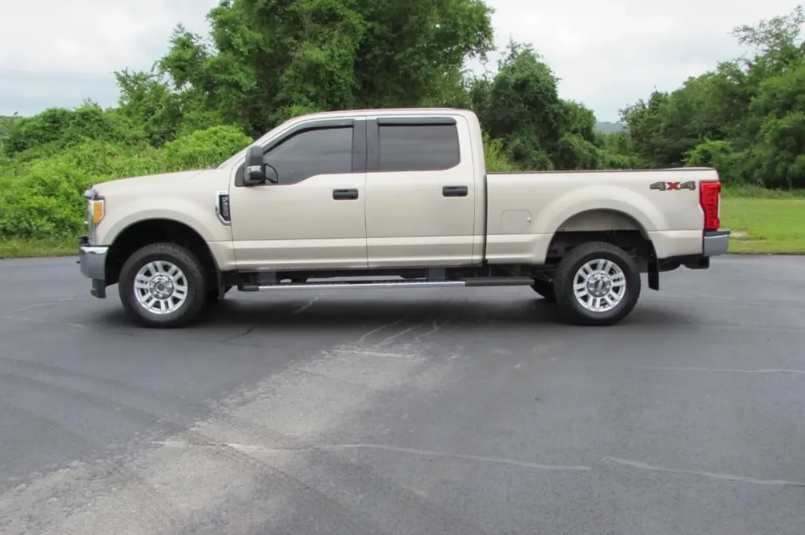 2017 /Camel Cloth Ford F-250SD XLT (1FT7W2B61HE) with an Other engine, located at 12836 Highway 21, De Soto, MO, 63020, (636) 337-7777, 38.151867, -90.575615 - **Adventure Awaits with the 2017 Ford F-250SD XLT Your Ultimate Workhorse!**<br /> <br /> Are you ready to take on the great outdoors or tackle your daily tasks with confidence? The 2017 Ford F-250SD XLT is the truck designed for both work and play, making it the ideal companion for those who live - Photo#3