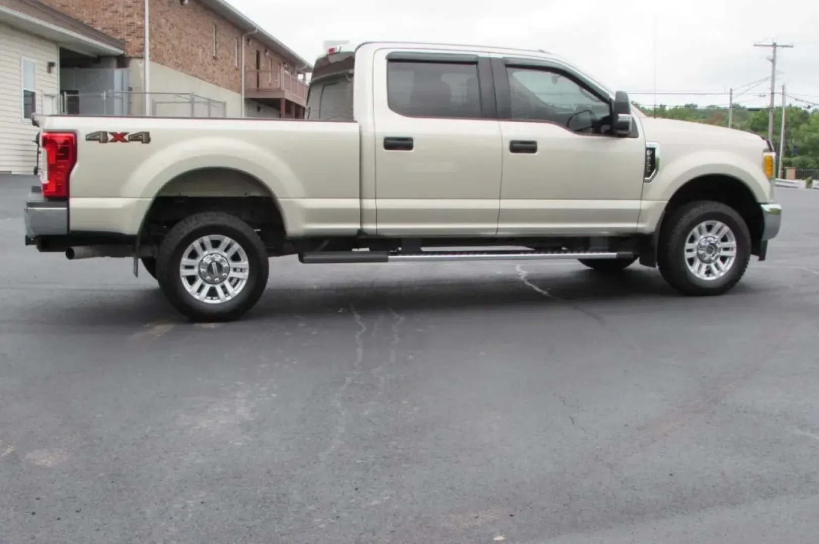 2017 /Camel Cloth Ford F-250SD XLT (1FT7W2B61HE) with an Other engine, located at 12836 Highway 21, De Soto, MO, 63020, (636) 337-7777, 38.151867, -90.575615 - **Adventure Awaits with the 2017 Ford F-250SD XLT Your Ultimate Workhorse!**<br /> <br /> Are you ready to take on the great outdoors or tackle your daily tasks with confidence? The 2017 Ford F-250SD XLT is the truck designed for both work and play, making it the ideal companion for those who live - Photo#7