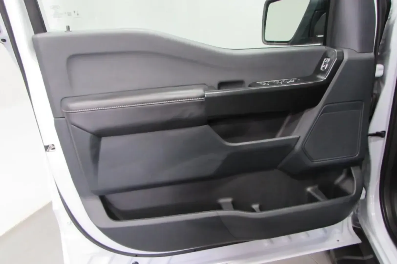 2025 /Black Cloth Ford F-150 STX (1FTEW2LP8SK) with an 2.7L V6 EcoBoost engine, Automatic transmission, located at 12836 Highway 21, De Soto, MO, 63020, (636) 337-7777, 38.151867, -90.575615 - Elevate your lifestyle with the versatile 2025 Ford F-150 STX, perfect for both work and play. Whether you're a weekend adventurer craving off-road experiences, a growing family needing ample space, or a commuter searching for a reliable vehicle, this robust truck stands ready to meet your demands. - Photo#14
