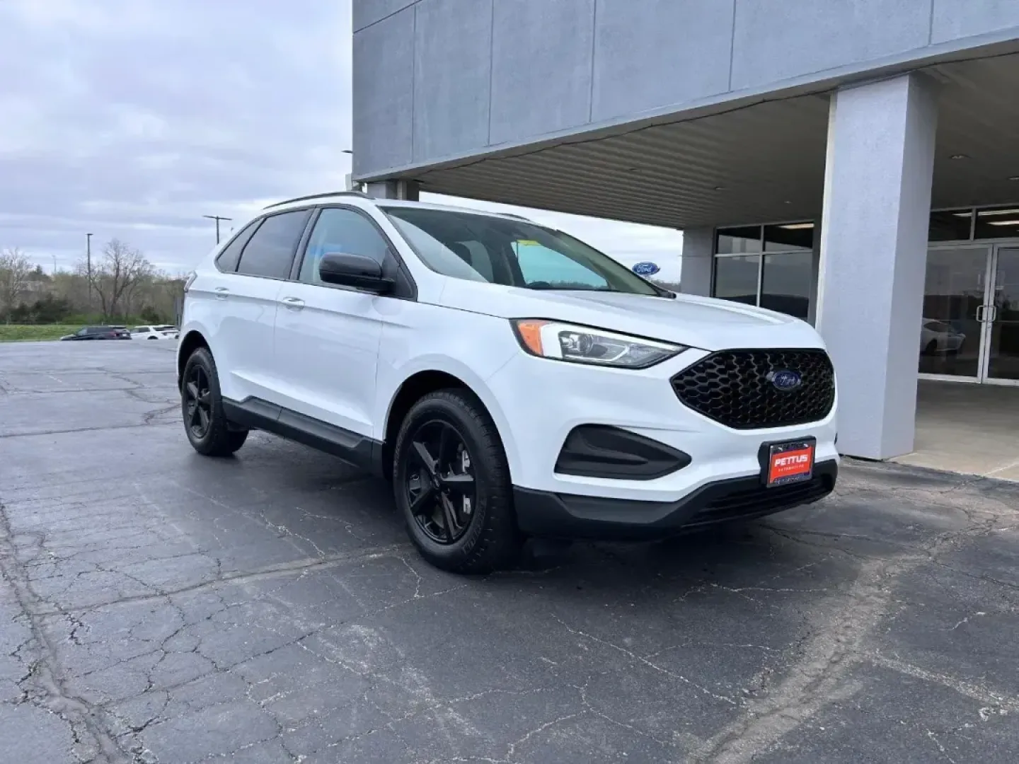 2024 /Dune Cloth Ford Edge SE (2FMPK4G94RB) with an Twin-Scroll 2.0L EcoBoost engine, Automatic transmission, located at 141 Commercial Dr, Fredericktown, MO, 63645, (573) 783-6432, 37.570087, -90.320648 - **Elevate Your Daily Drive: Discover the 2024 Ford Edge SE at Pettus Ford Fredericktown!**<br /> <br /> Are you in the market for an SUV that perfectly blends comfort, performance, and advanced technology? Look no further than the stunning 2024 Ford Edge SE, available now at Pettus Ford Fredericktow - Photo#21