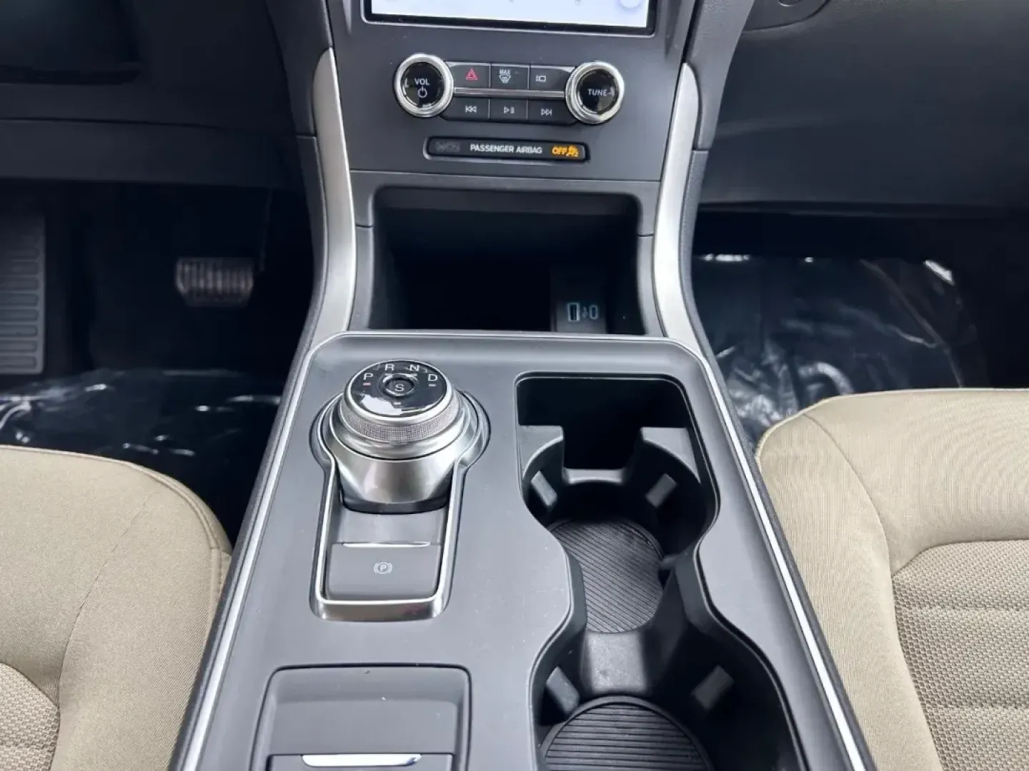 2024 /Dune Cloth Ford Edge SE (2FMPK4G94RB) with an Twin-Scroll 2.0L EcoBoost engine, Automatic transmission, located at 141 Commercial Dr, Fredericktown, MO, 63645, (573) 783-6432, 37.570087, -90.320648 - **Elevate Your Daily Drive: Discover the 2024 Ford Edge SE at Pettus Ford Fredericktown!**<br /> <br /> Are you in the market for an SUV that perfectly blends comfort, performance, and advanced technology? Look no further than the stunning 2024 Ford Edge SE, available now at Pettus Ford Fredericktow - Photo#15