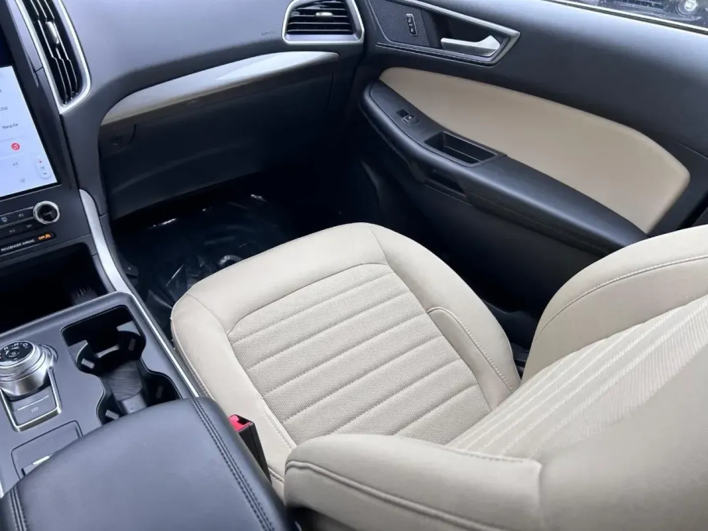 2024 /Dune Cloth Ford Edge SE (2FMPK4G94RB) with an Twin-Scroll 2.0L EcoBoost engine, Automatic transmission, located at 141 Commercial Dr, Fredericktown, MO, 63645, (573) 783-6432, 37.570087, -90.320648 - **Elevate Your Daily Drive: Discover the 2024 Ford Edge SE at Pettus Ford Fredericktown!**<br /> <br /> Are you in the market for an SUV that perfectly blends comfort, performance, and advanced technology? Look no further than the stunning 2024 Ford Edge SE, available now at Pettus Ford Fredericktow - Photo#16