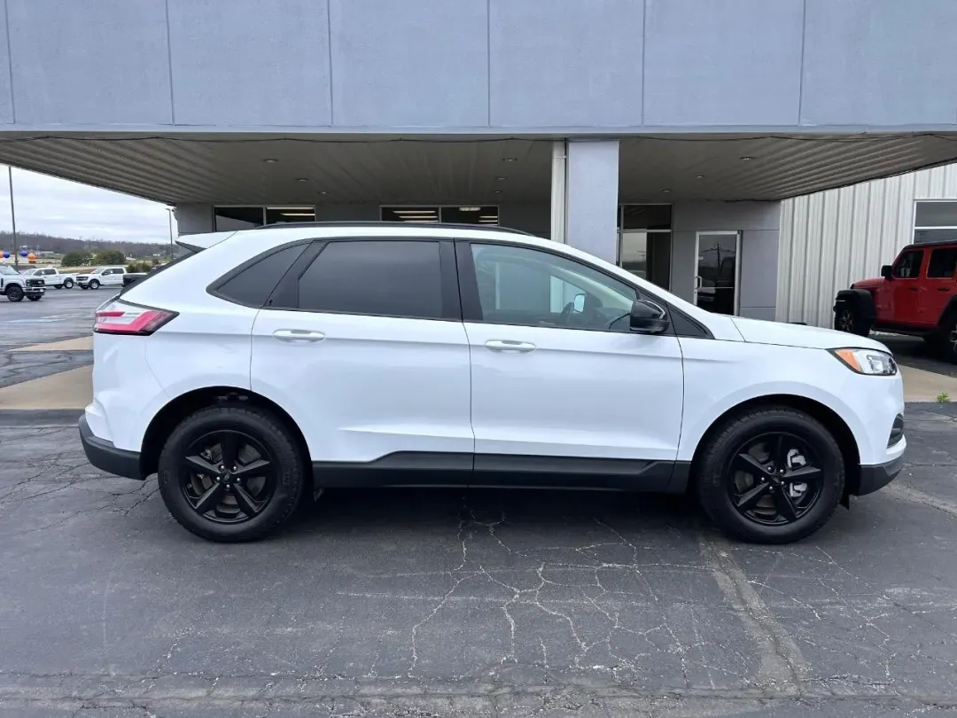 photo of 2024 Ford Edge SE
