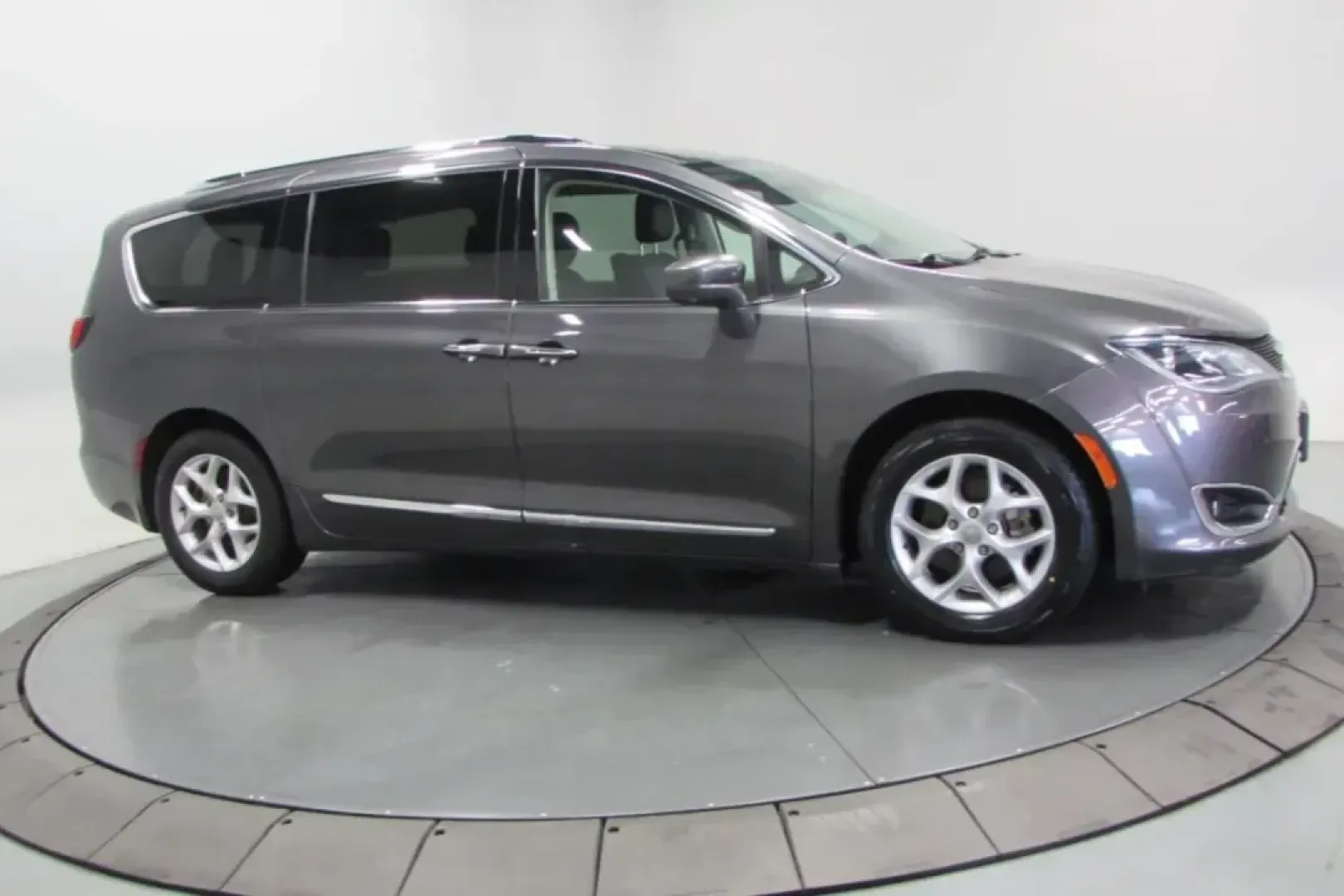2020 /Black/Alloy Leather Chrysler Pacifica Touring L Plus (2C4RC1EG5LR) with an Other engine, Automatic transmission, located at 12830 Highway 21, De Soto, MO, 63020, (636) 337-7777, 38.153099, -90.573624 - **Experience Family-Friendly Adventures in the 2020 Chrysler Pacifica Touring L Plus at Pettus CDJR DeSoto!**<br /> <br /> If you're looking for a reliable minivan that perfectly balances comfort, technology, and efficiency for your family, look no further than this stunning 2020 Chrysler Pacifica T - Photo#3