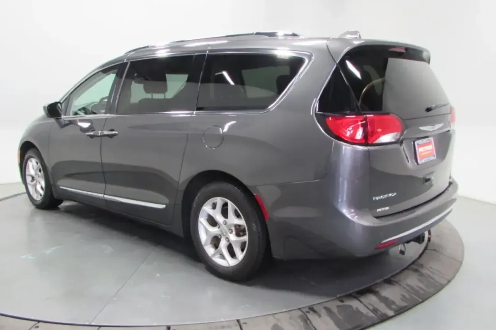 2020 /Black/Alloy Leather Chrysler Pacifica Touring L Plus (2C4RC1EG5LR) with an Other engine, Automatic transmission, located at 12830 Highway 21, De Soto, MO, 63020, (636) 337-7777, 38.153099, -90.573624 - **Experience Family-Friendly Adventures in the 2020 Chrysler Pacifica Touring L Plus at Pettus CDJR DeSoto!**<br /> <br /> If you're looking for a reliable minivan that perfectly balances comfort, technology, and efficiency for your family, look no further than this stunning 2020 Chrysler Pacifica T - Photo#5