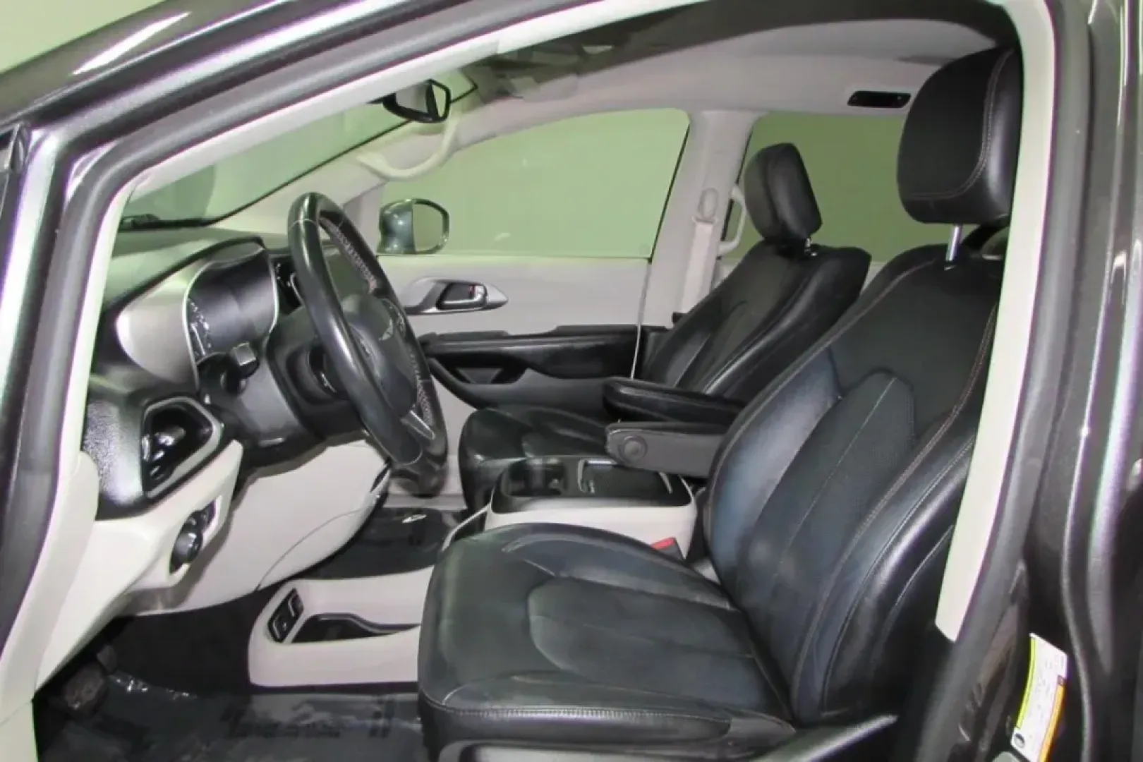 2020 /Black/Alloy Leather Chrysler Pacifica Touring L Plus (2C4RC1EG5LR) with an Other engine, Automatic transmission, located at 12830 Highway 21, De Soto, MO, 63020, (636) 337-7777, 38.153099, -90.573624 - **Experience Family-Friendly Adventures in the 2020 Chrysler Pacifica Touring L Plus at Pettus CDJR DeSoto!**<br /> <br /> If you're looking for a reliable minivan that perfectly balances comfort, technology, and efficiency for your family, look no further than this stunning 2020 Chrysler Pacifica T - Photo#11