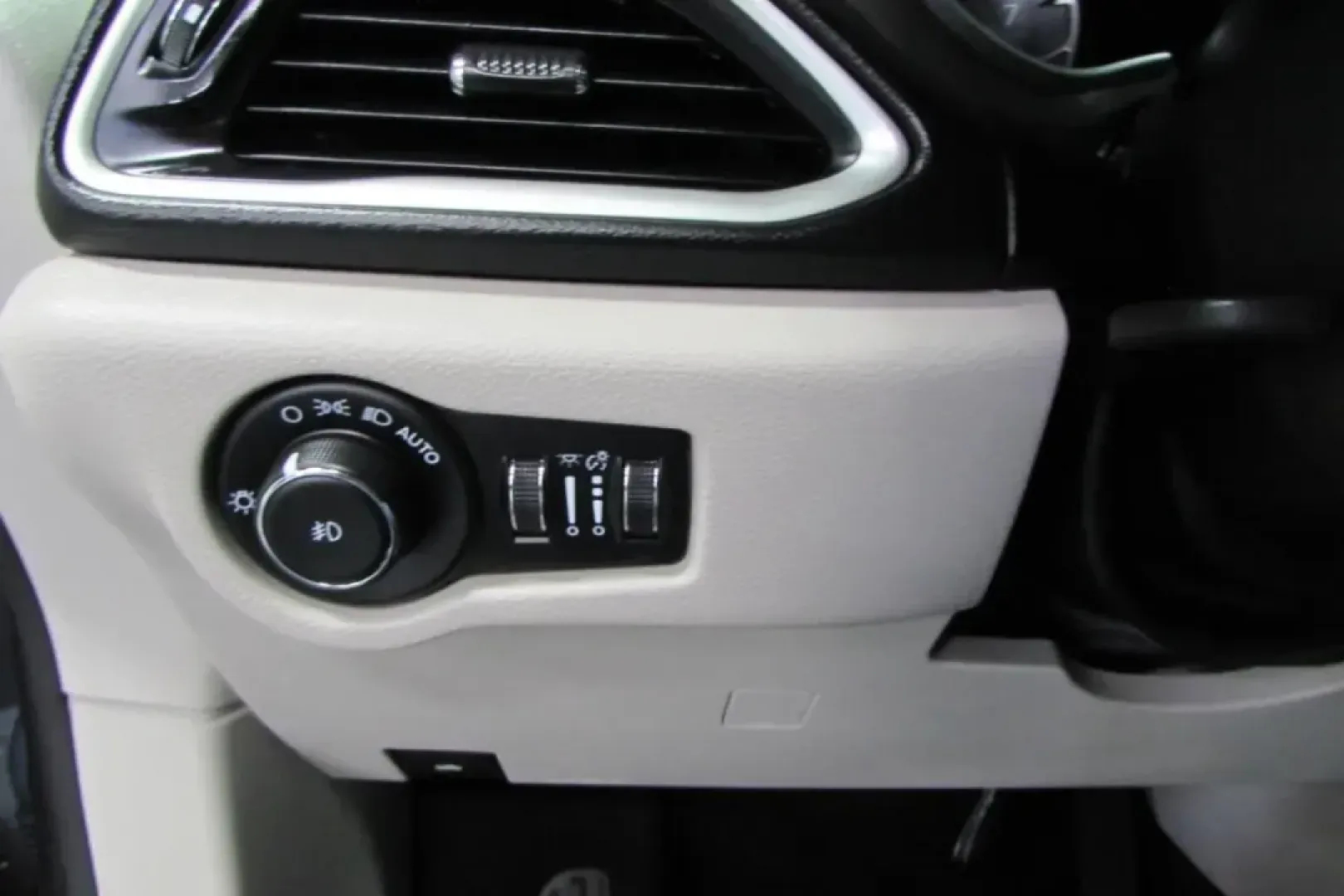 2020 /Black/Alloy Leather Chrysler Pacifica Touring L Plus (2C4RC1EG5LR) with an Other engine, Automatic transmission, located at 12830 Highway 21, De Soto, MO, 63020, (636) 337-7777, 38.153099, -90.573624 - **Experience Family-Friendly Adventures in the 2020 Chrysler Pacifica Touring L Plus at Pettus CDJR DeSoto!**<br /> <br /> If you're looking for a reliable minivan that perfectly balances comfort, technology, and efficiency for your family, look no further than this stunning 2020 Chrysler Pacifica T - Photo#12