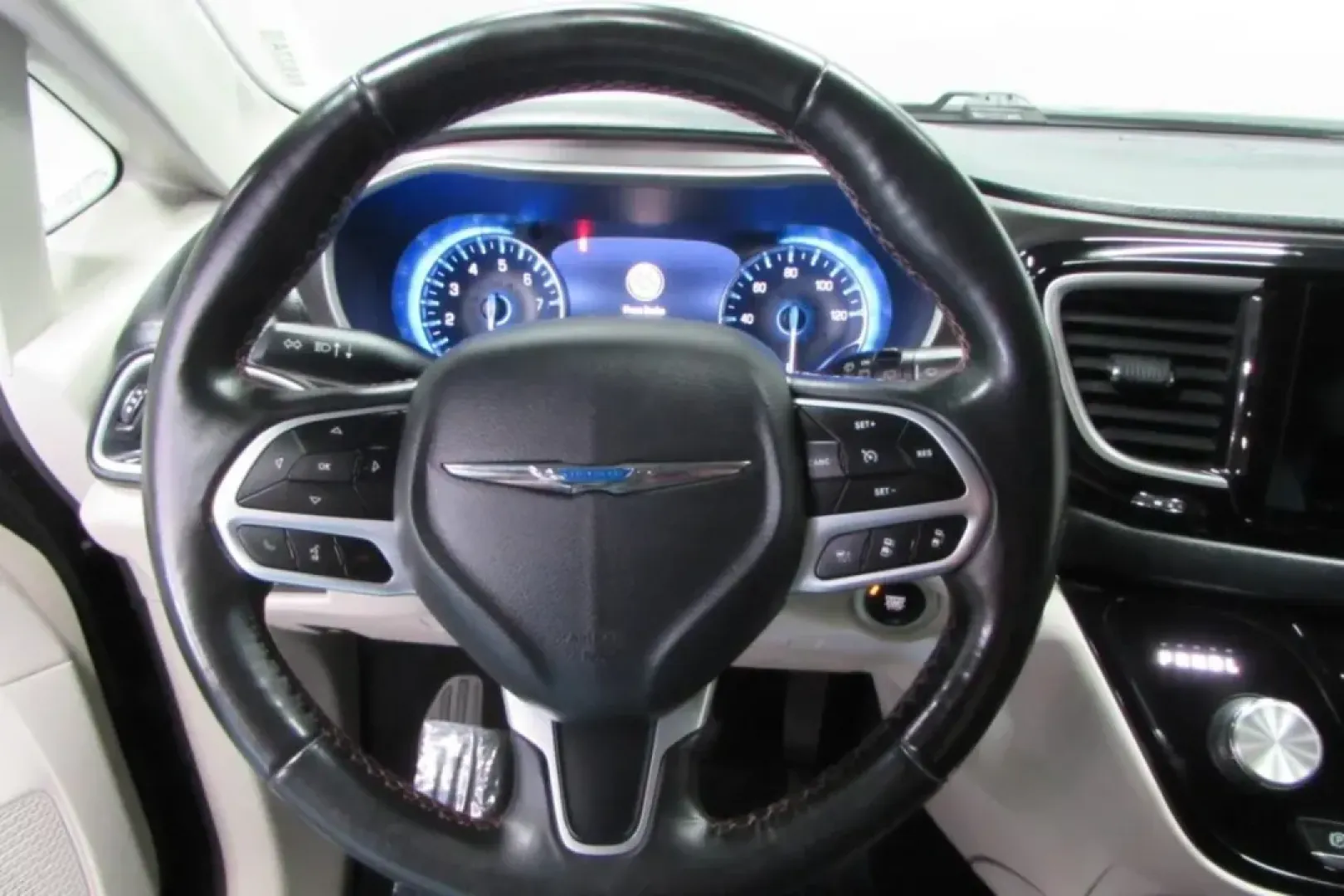 2020 /Black/Alloy Leather Chrysler Pacifica Touring L Plus (2C4RC1EG5LR) with an Other engine, Automatic transmission, located at 12830 Highway 21, De Soto, MO, 63020, (636) 337-7777, 38.153099, -90.573624 - **Experience Family-Friendly Adventures in the 2020 Chrysler Pacifica Touring L Plus at Pettus CDJR DeSoto!**<br /> <br /> If you're looking for a reliable minivan that perfectly balances comfort, technology, and efficiency for your family, look no further than this stunning 2020 Chrysler Pacifica T - Photo#13