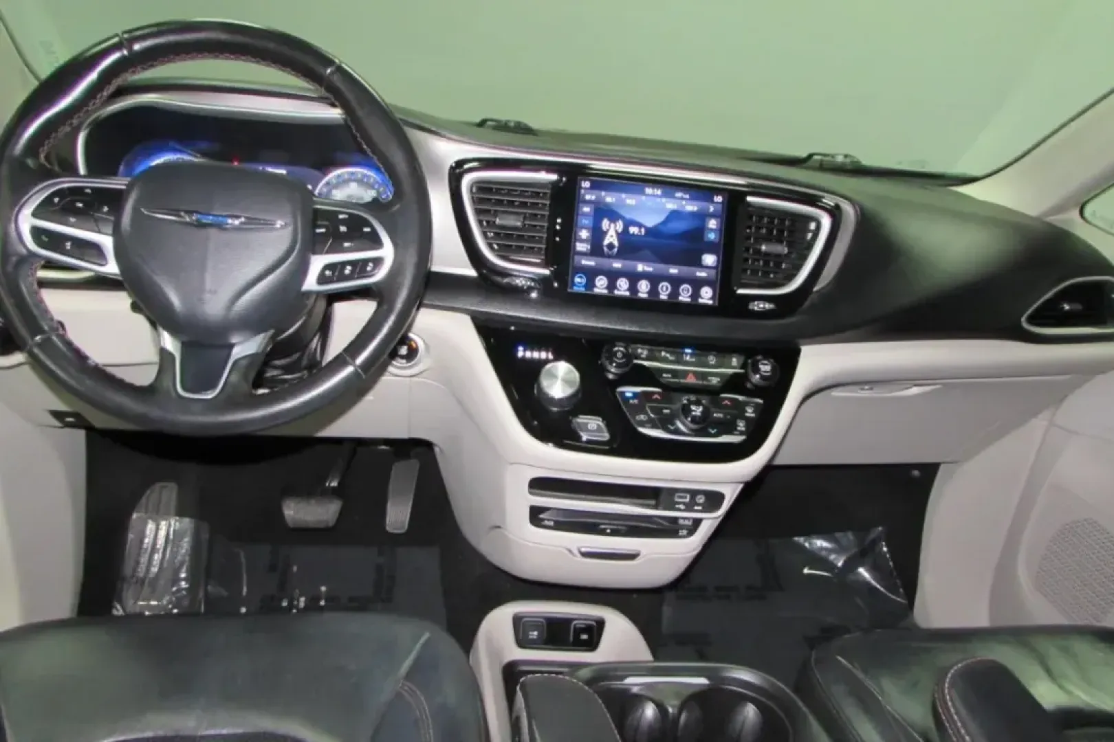 2020 /Black/Alloy Leather Chrysler Pacifica Touring L Plus (2C4RC1EG5LR) with an Other engine, Automatic transmission, located at 12830 Highway 21, De Soto, MO, 63020, (636) 337-7777, 38.153099, -90.573624 - **Experience Family-Friendly Adventures in the 2020 Chrysler Pacifica Touring L Plus at Pettus CDJR DeSoto!**<br /> <br /> If you're looking for a reliable minivan that perfectly balances comfort, technology, and efficiency for your family, look no further than this stunning 2020 Chrysler Pacifica T - Photo#21