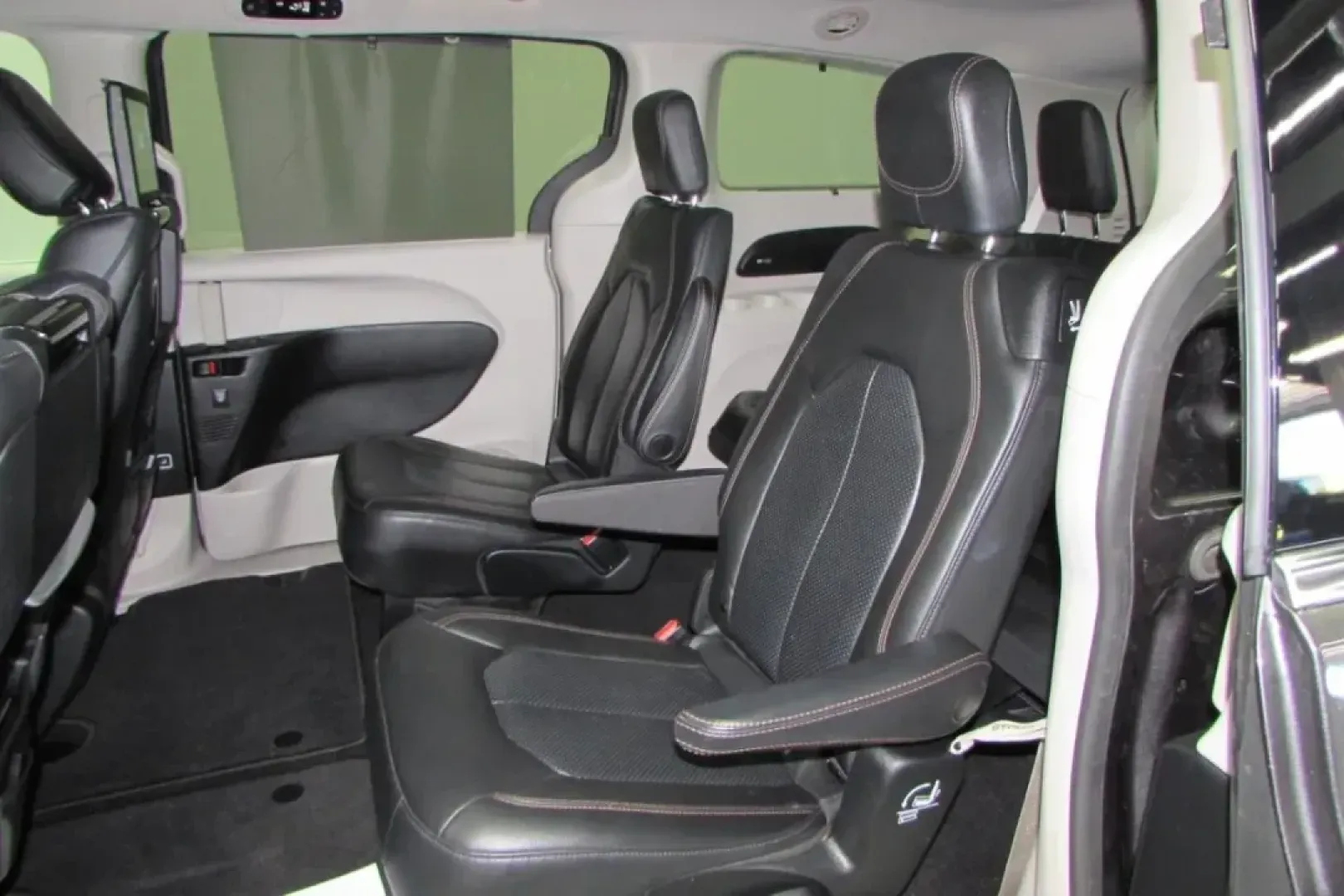 2020 /Black/Alloy Leather Chrysler Pacifica Touring L Plus (2C4RC1EG5LR) with an Other engine, Automatic transmission, located at 12830 Highway 21, De Soto, MO, 63020, (636) 337-7777, 38.153099, -90.573624 - **Experience Family-Friendly Adventures in the 2020 Chrysler Pacifica Touring L Plus at Pettus CDJR DeSoto!**<br /> <br /> If you're looking for a reliable minivan that perfectly balances comfort, technology, and efficiency for your family, look no further than this stunning 2020 Chrysler Pacifica T - Photo#23