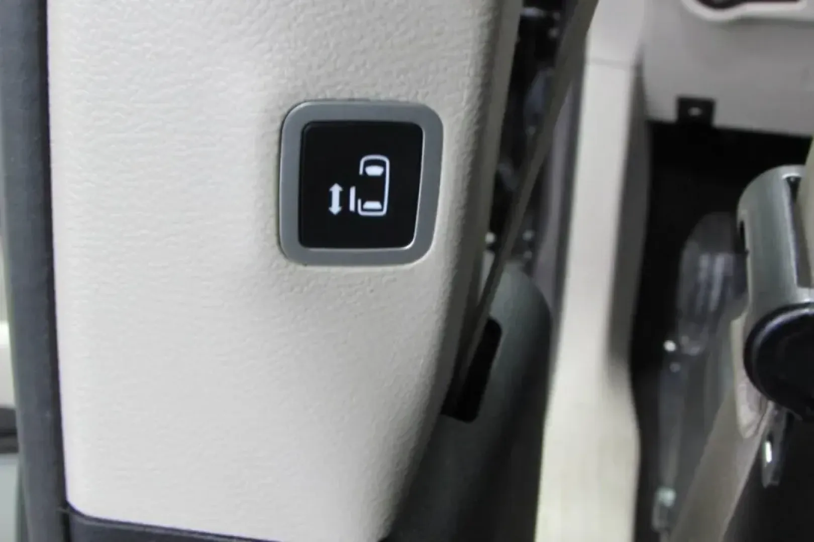 2020 /Black/Alloy Leather Chrysler Pacifica Touring L Plus (2C4RC1EG5LR) with an Other engine, Automatic transmission, located at 12830 Highway 21, De Soto, MO, 63020, (636) 337-7777, 38.153099, -90.573624 - **Experience Family-Friendly Adventures in the 2020 Chrysler Pacifica Touring L Plus at Pettus CDJR DeSoto!**<br /> <br /> If you're looking for a reliable minivan that perfectly balances comfort, technology, and efficiency for your family, look no further than this stunning 2020 Chrysler Pacifica T - Photo#26
