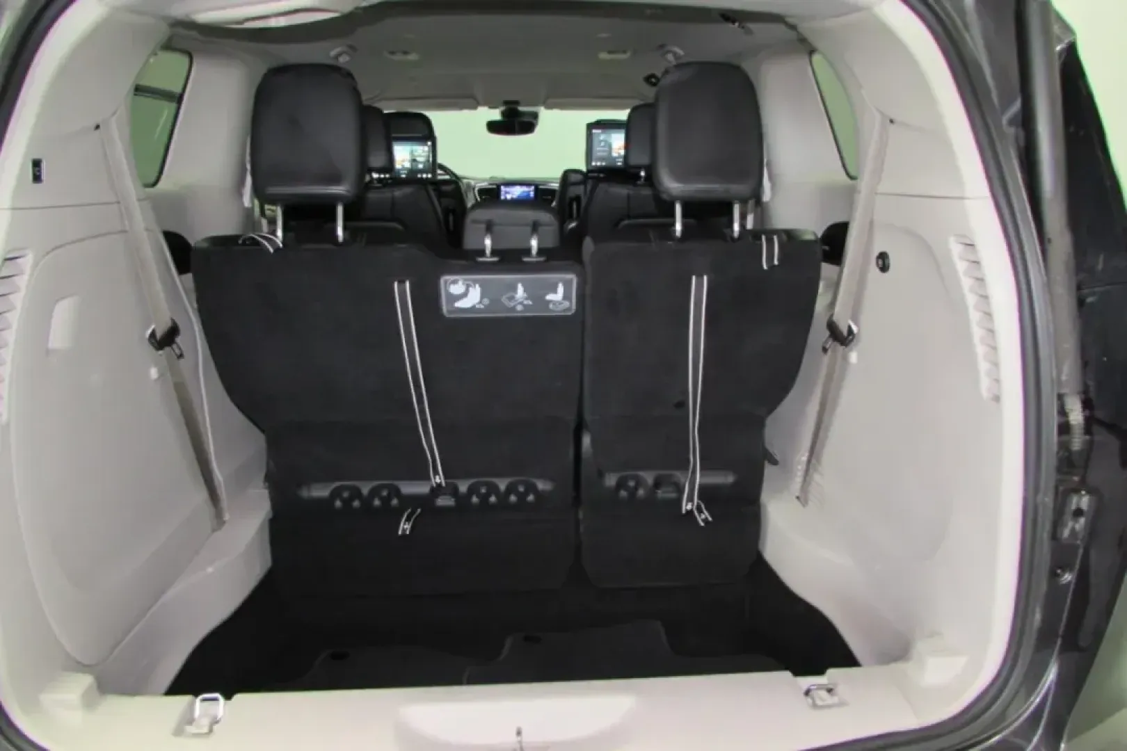 2020 /Black/Alloy Leather Chrysler Pacifica Touring L Plus (2C4RC1EG5LR) with an Other engine, Automatic transmission, located at 12830 Highway 21, De Soto, MO, 63020, (636) 337-7777, 38.153099, -90.573624 - **Experience Family-Friendly Adventures in the 2020 Chrysler Pacifica Touring L Plus at Pettus CDJR DeSoto!**<br /> <br /> If you're looking for a reliable minivan that perfectly balances comfort, technology, and efficiency for your family, look no further than this stunning 2020 Chrysler Pacifica T - Photo#29