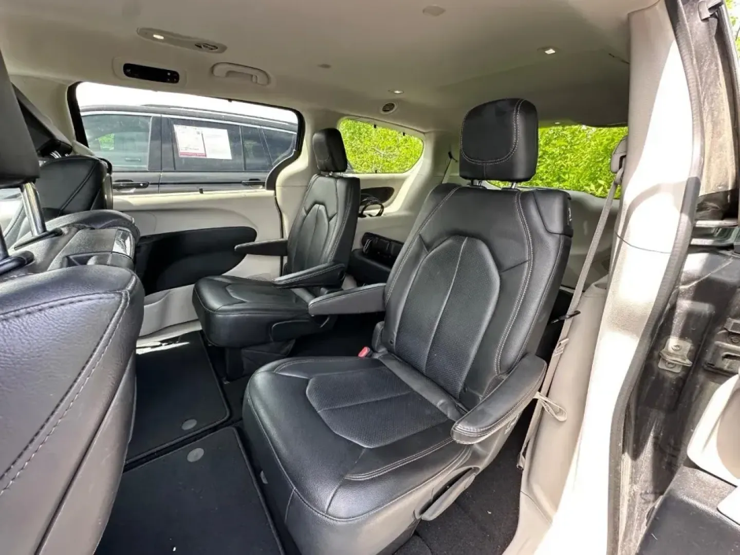 2020 /Black/Alloy Leather Chrysler Pacifica Touring L Plus (2C4RC1EG5LR) with an Other engine, Automatic transmission, located at 12830 Highway 21, De Soto, MO, 63020, (636) 337-7777, 38.153099, -90.573624 - **Experience Family-Friendly Adventures in the 2020 Chrysler Pacifica Touring L Plus at Pettus CDJR DeSoto!**<br /> <br /> If you're looking for a reliable minivan that perfectly balances comfort, technology, and efficiency for your family, look no further than this stunning 2020 Chrysler Pacifica T - Photo#36