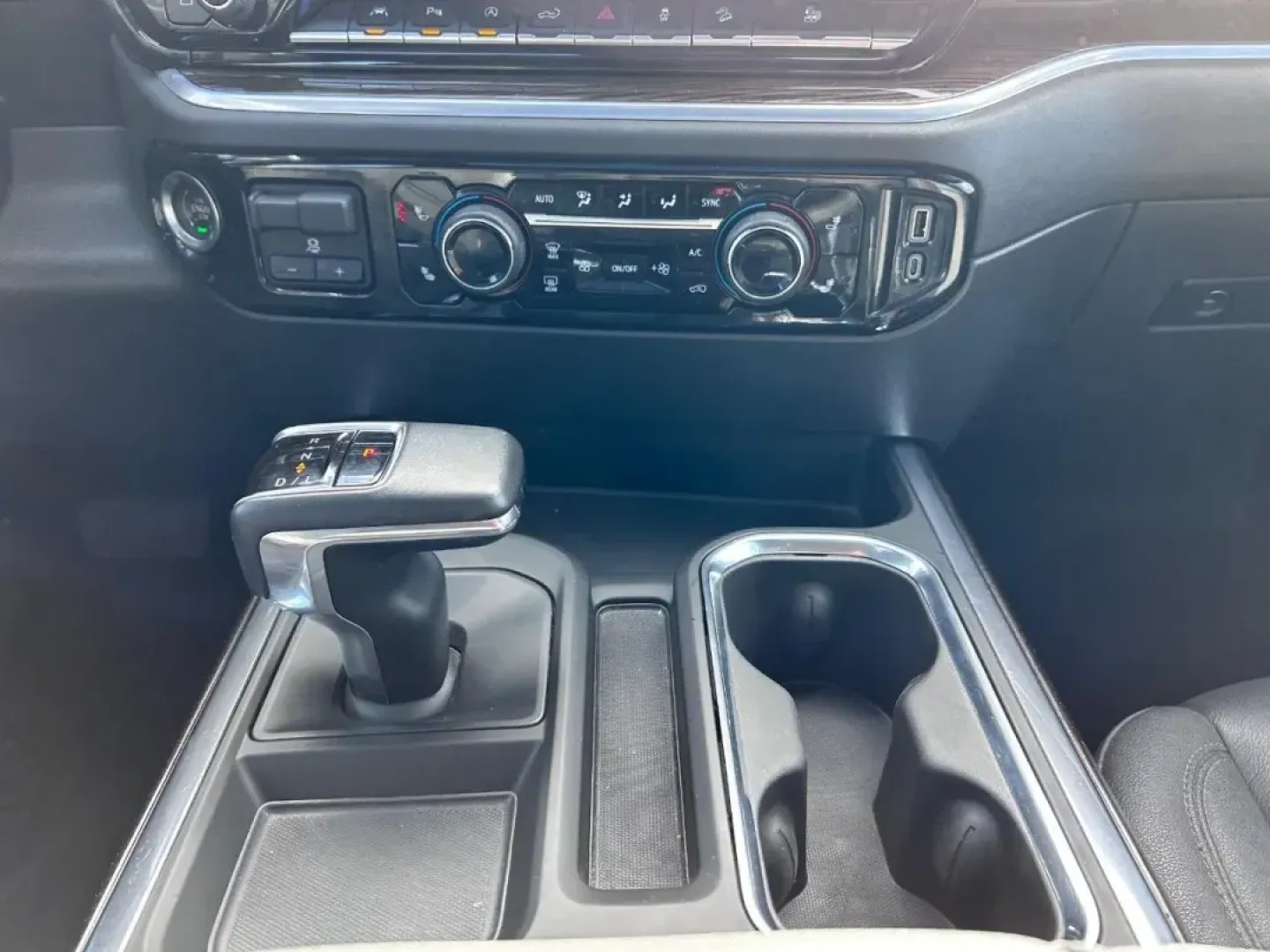 2022 /Jet Black Leather Chevrolet Silverado 1500 LT Trail Boss (3GCUDFED4NG) with an 5.3L engine, located at 141 Commercial Dr, Fredericktown, MO, 63645, (573) 783-6432, 37.570087, -90.320648 - **Adventure Awaits in the 2022 Chevrolet Silverado 1500 LT Trail Boss Perfect for the Modern Explorer!**<br /> <br /> Are you looking for a dependable vehicle that effortlessly blends rugged capability with everyday comfort? The 2022 Chevrolet Silverado 1500 LT Trail Boss is your ideal companion, w - Photo#15