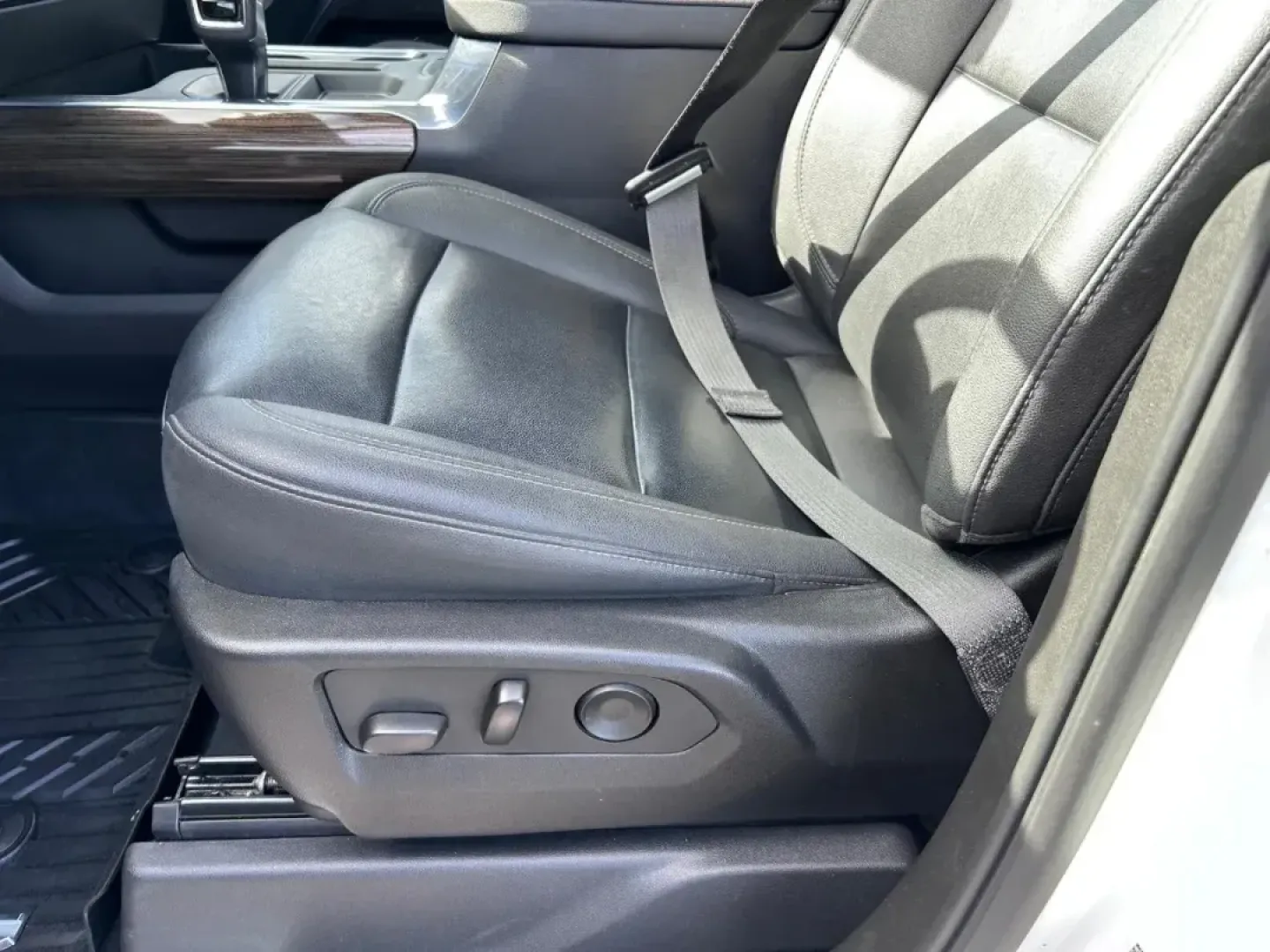 2022 /Jet Black Leather Chevrolet Silverado 1500 LT Trail Boss (3GCUDFED4NG) with an 5.3L engine, located at 141 Commercial Dr, Fredericktown, MO, 63645, (573) 783-6432, 37.570087, -90.320648 - **Adventure Awaits in the 2022 Chevrolet Silverado 1500 LT Trail Boss Perfect for the Modern Explorer!**<br /> <br /> Are you looking for a dependable vehicle that effortlessly blends rugged capability with everyday comfort? The 2022 Chevrolet Silverado 1500 LT Trail Boss is your ideal companion, w - Photo#18