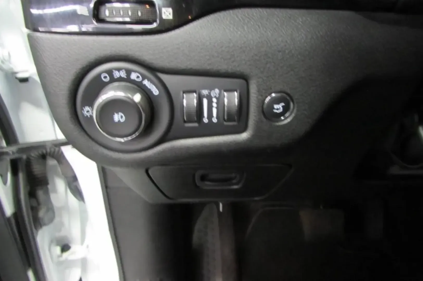 2023 /Black Jeep Cherokee Altitude (1C4PJMMB1PD) with an Other engine, Automatic transmission, located at 12830 Highway 21, De Soto, MO, 63020, (636) 337-7777, 38.153099, -90.573624 - **Adventure Awaits with the 2023 Jeep Cherokee at Pettus CDJR DeSoto!**<br /> <br /> Are you ready to elevate your driving experience? Whether you're navigating city streets or setting off on a weekend adventure, the 2023 Jeep Cherokee perfectly combines style, comfort, and performance. This pre-own - Photo#13