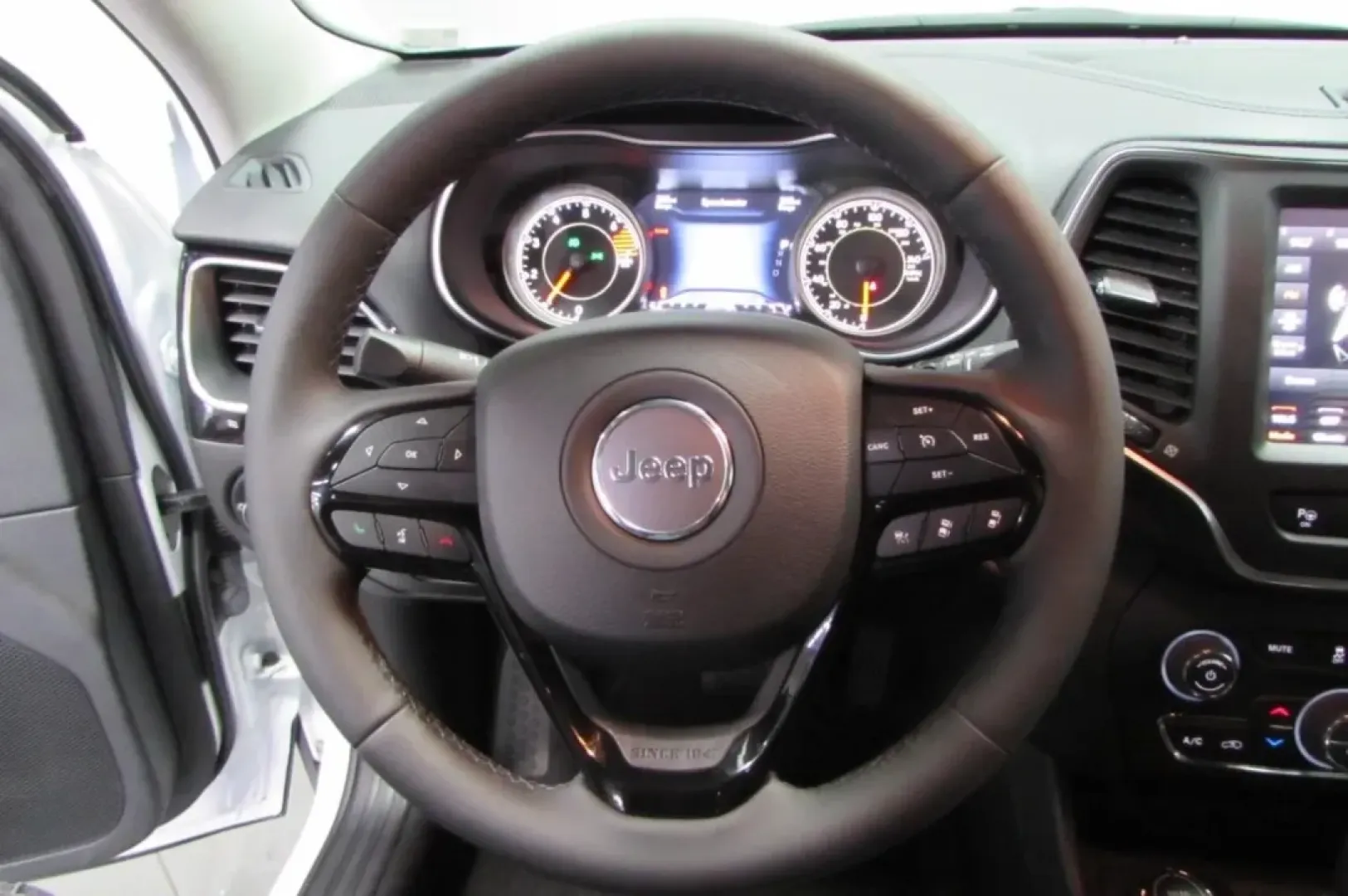 2023 /Black Jeep Cherokee Altitude (1C4PJMMB1PD) with an Other engine, Automatic transmission, located at 12830 Highway 21, De Soto, MO, 63020, (636) 337-7777, 38.153099, -90.573624 - **Adventure Awaits with the 2023 Jeep Cherokee at Pettus CDJR DeSoto!**<br /> <br /> Are you ready to elevate your driving experience? Whether you're navigating city streets or setting off on a weekend adventure, the 2023 Jeep Cherokee perfectly combines style, comfort, and performance. This pre-own - Photo#14